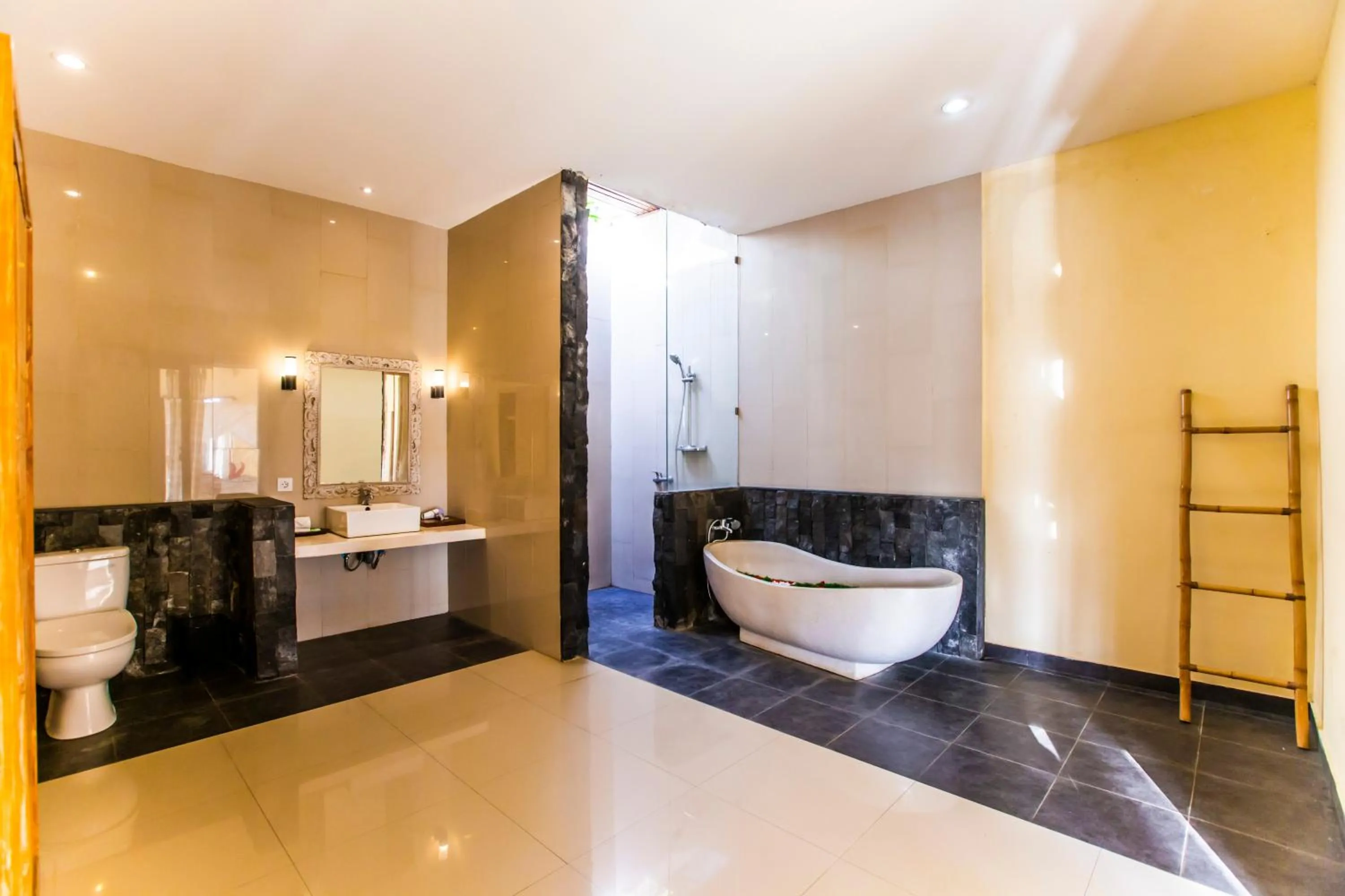 Bath in Asri Sari Ubud Resort