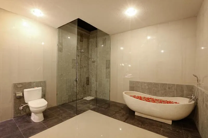 Shower in Asri Sari Ubud Resort