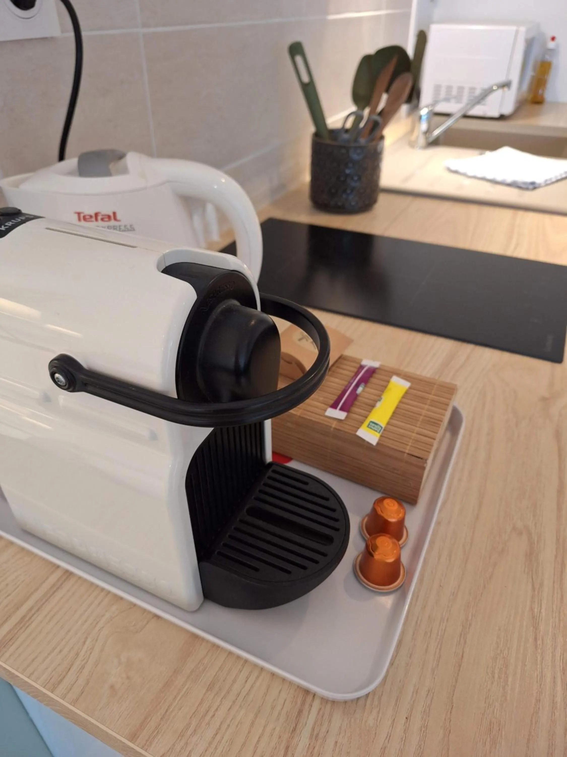 Coffee/tea facilities in Studio d'Hôtes les Libellules
