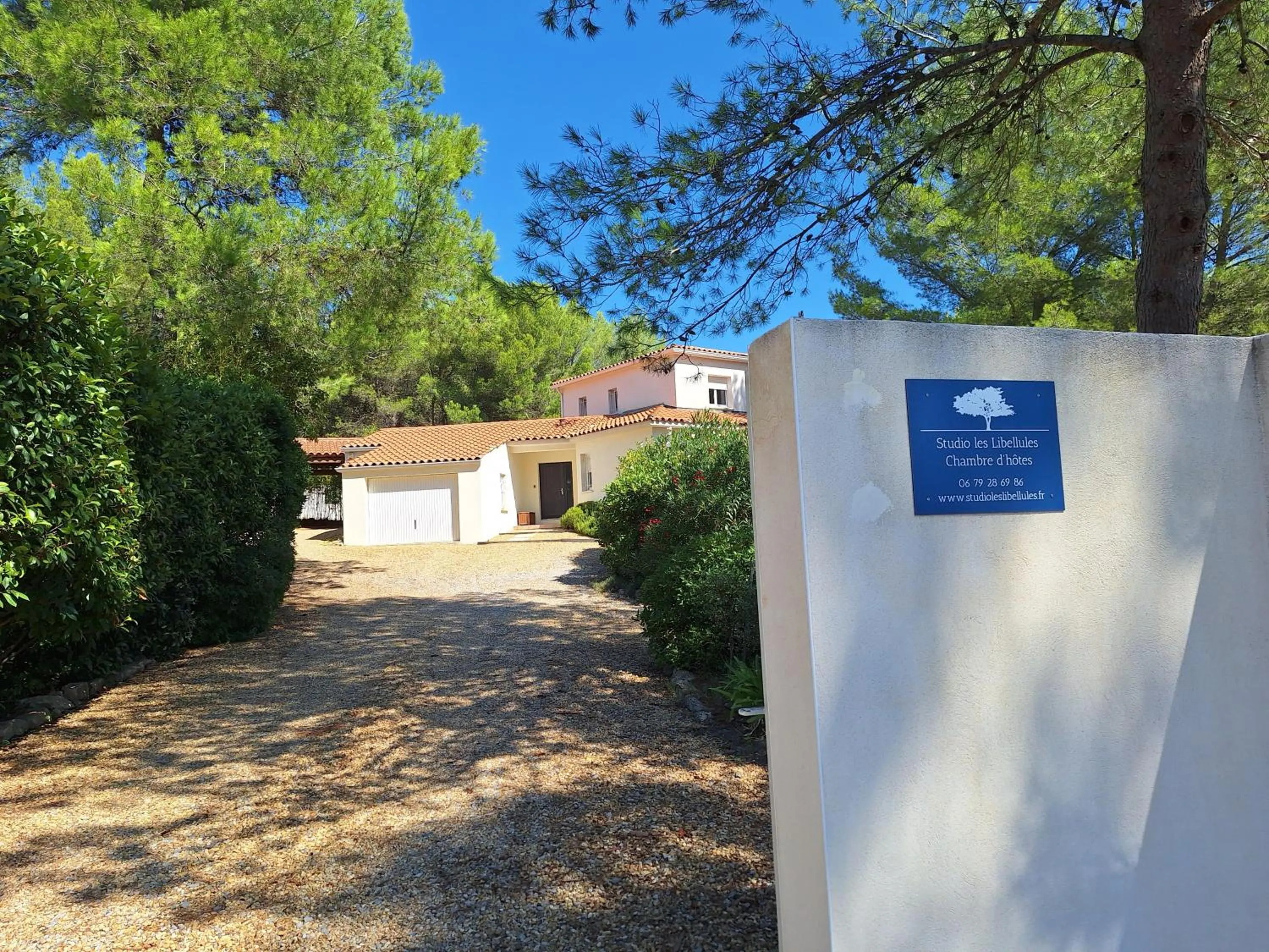 Property building in Studio d'Hôtes les Libellules