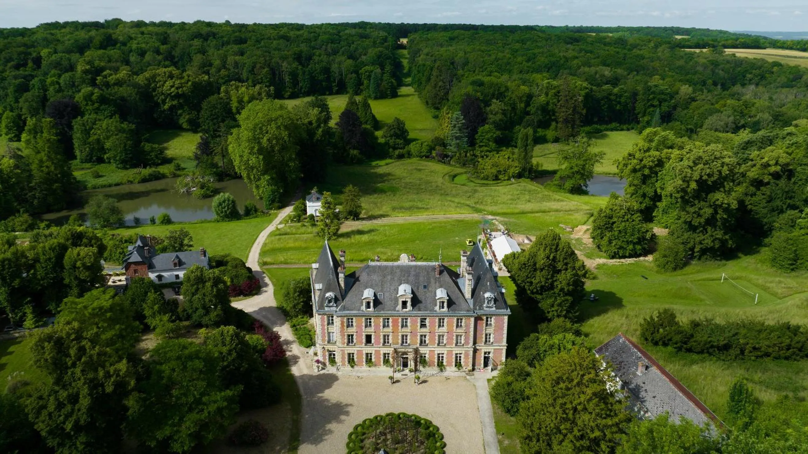 Property building in Château De La Bûcherie