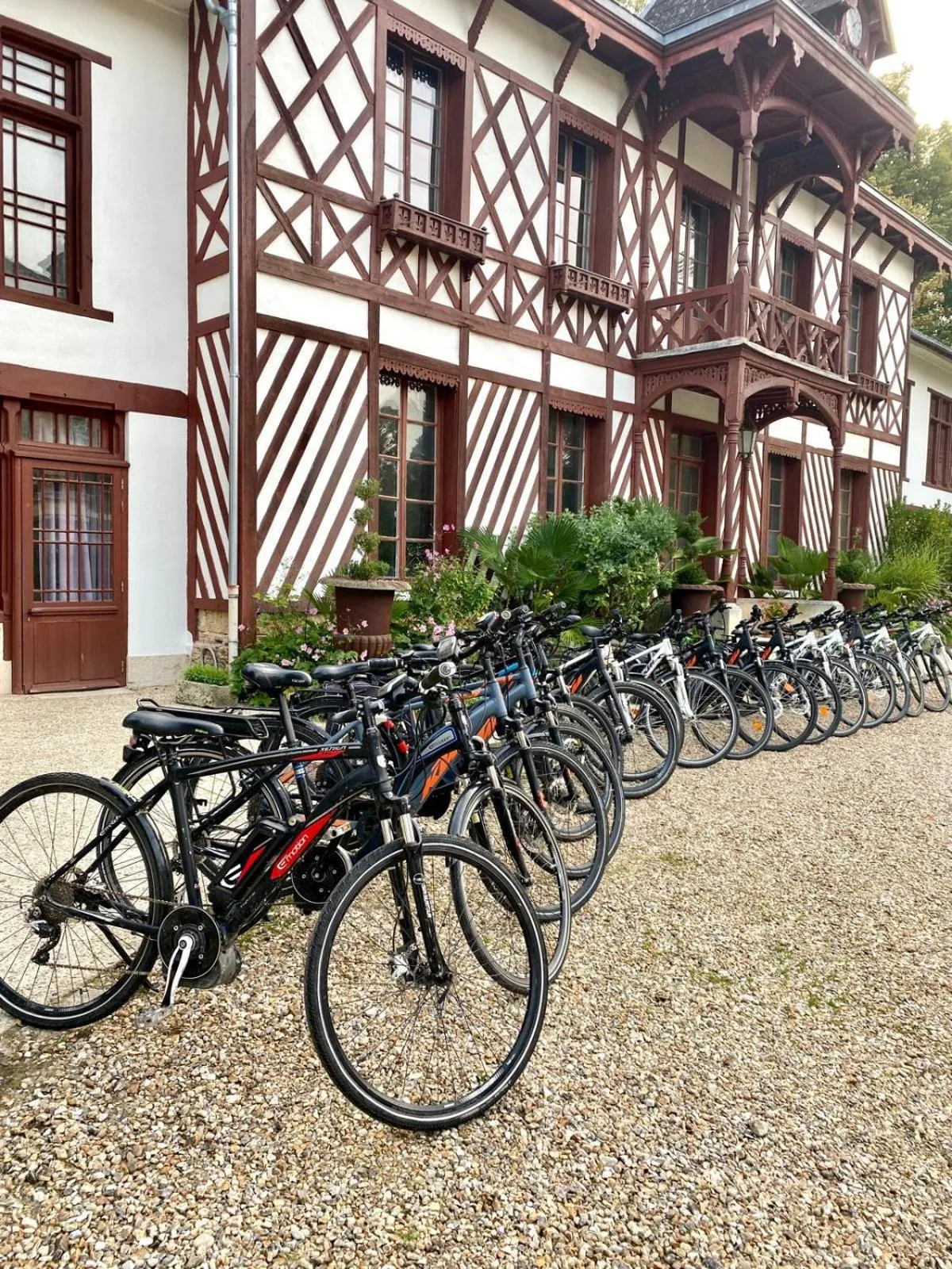 Cycling in Château De La Bûcherie