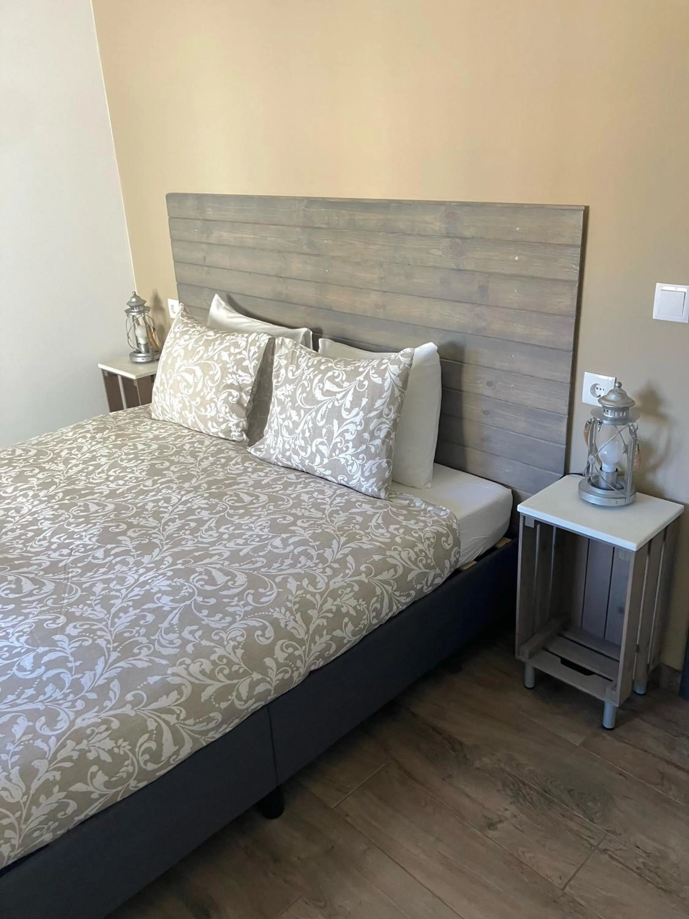 Bed in The Globetrotter's Inn