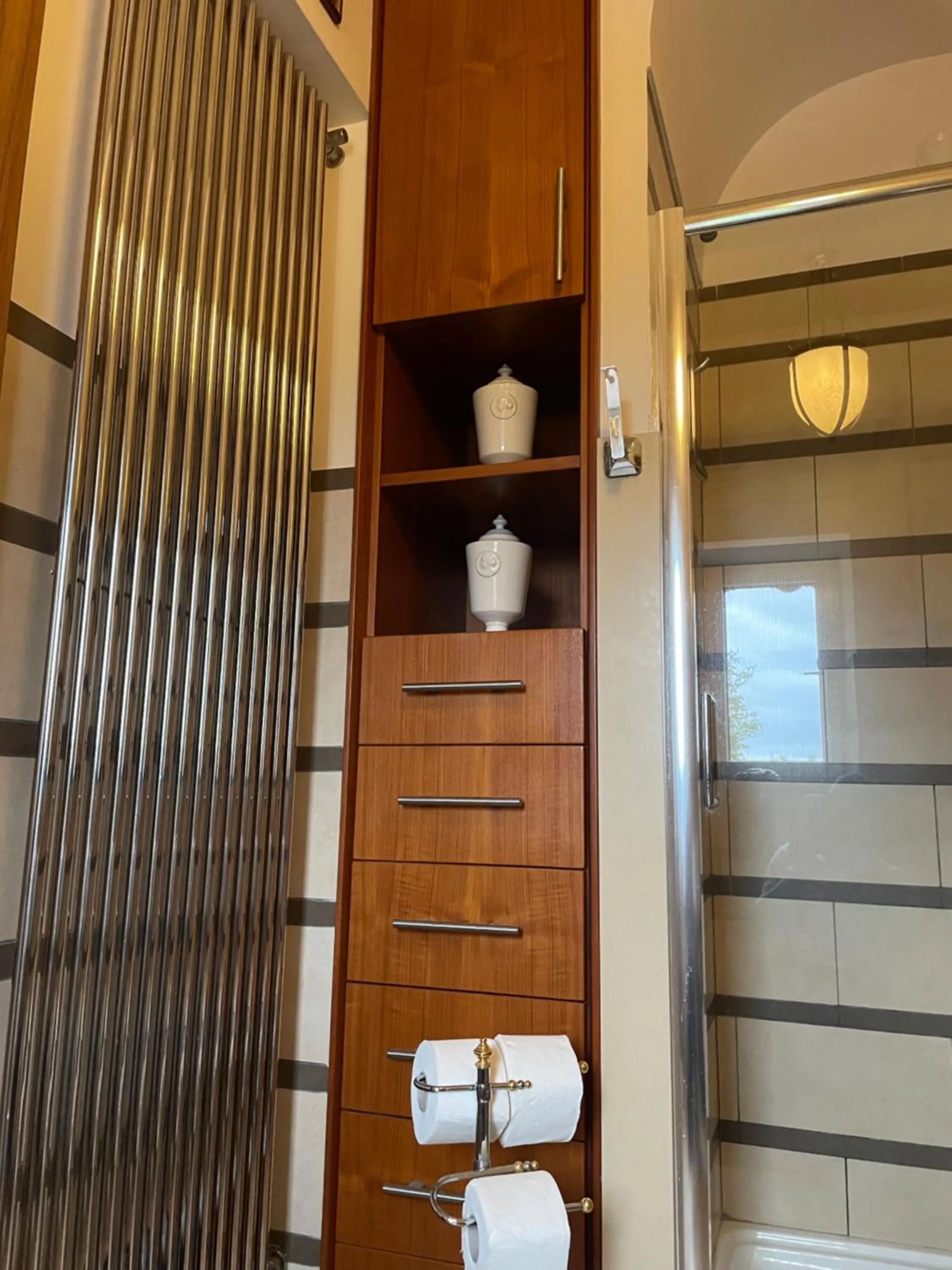 Shower in Domus Felix