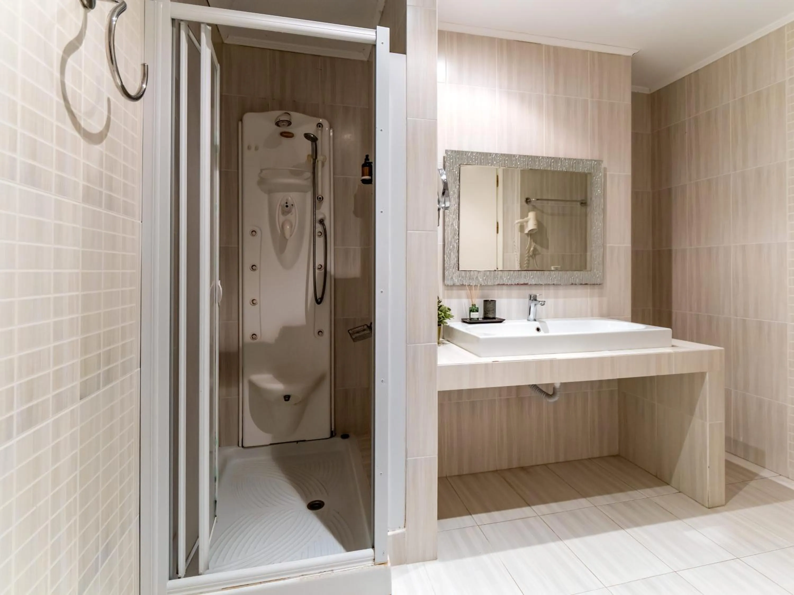 Shower in Sunset Hotel