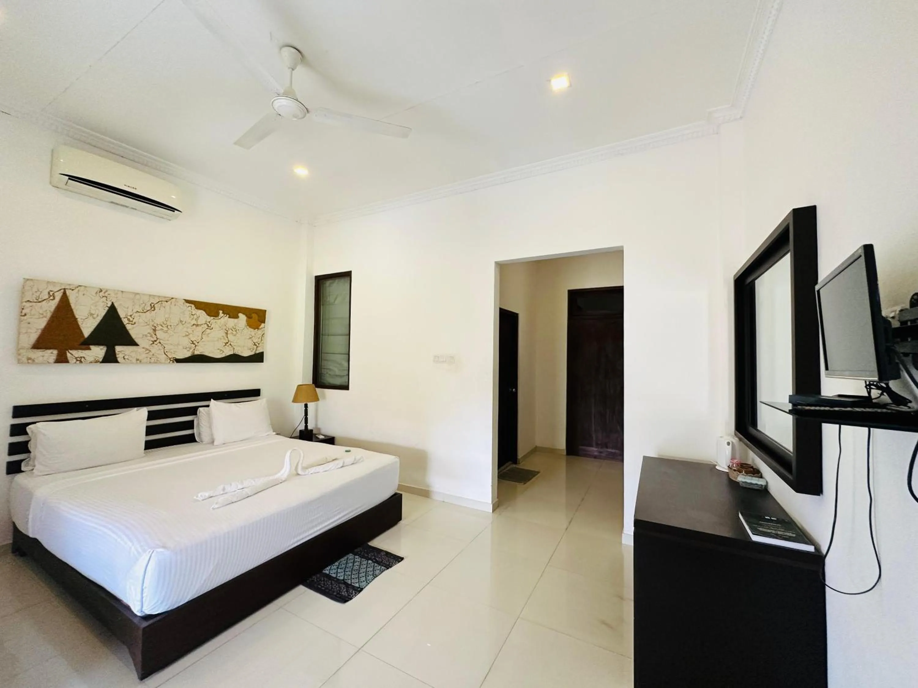 Bed in Sunrise Palace Negombo