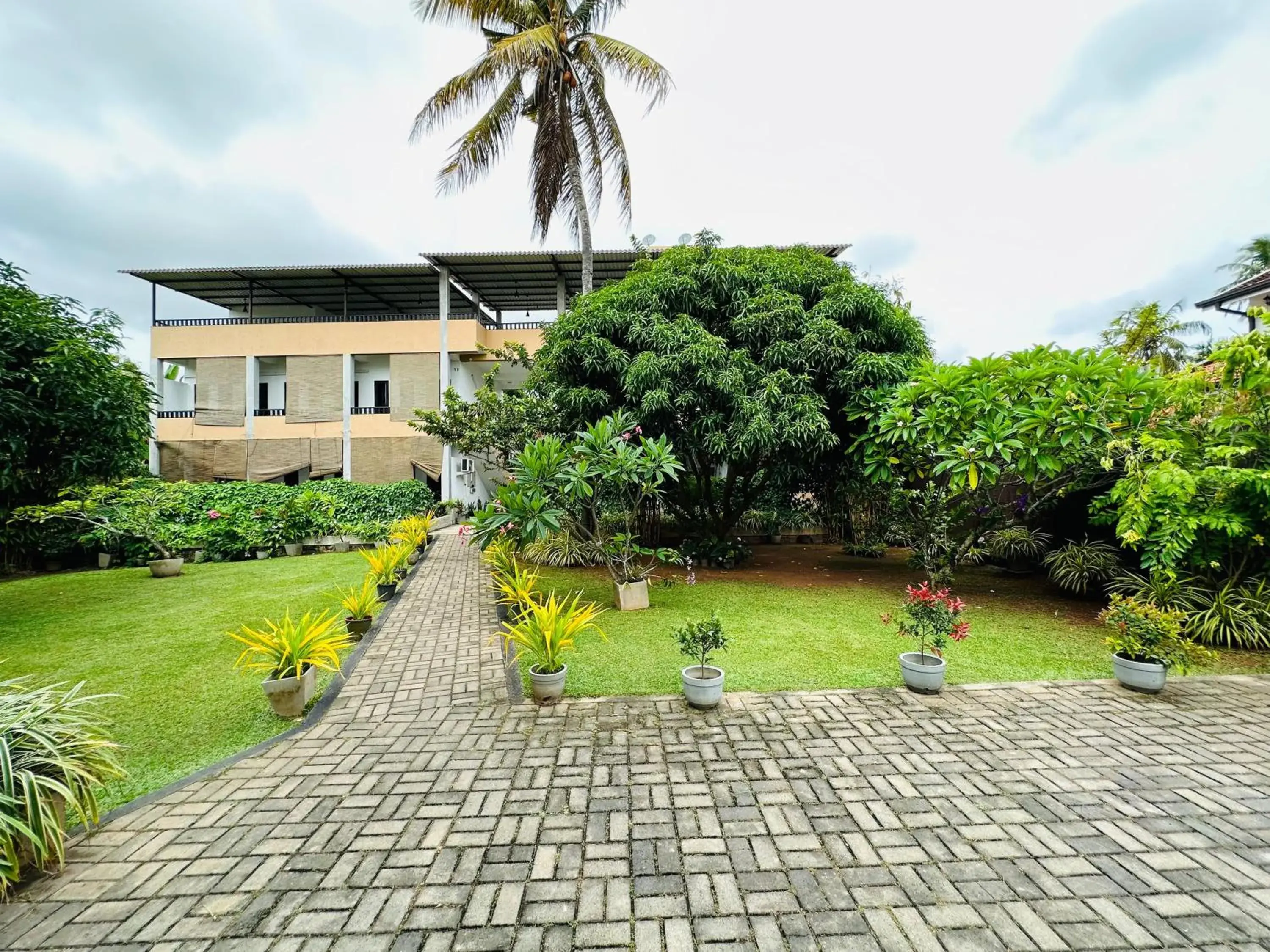 Property building in Sunrise Palace Negombo Property building in Sunrise Palace Negombo