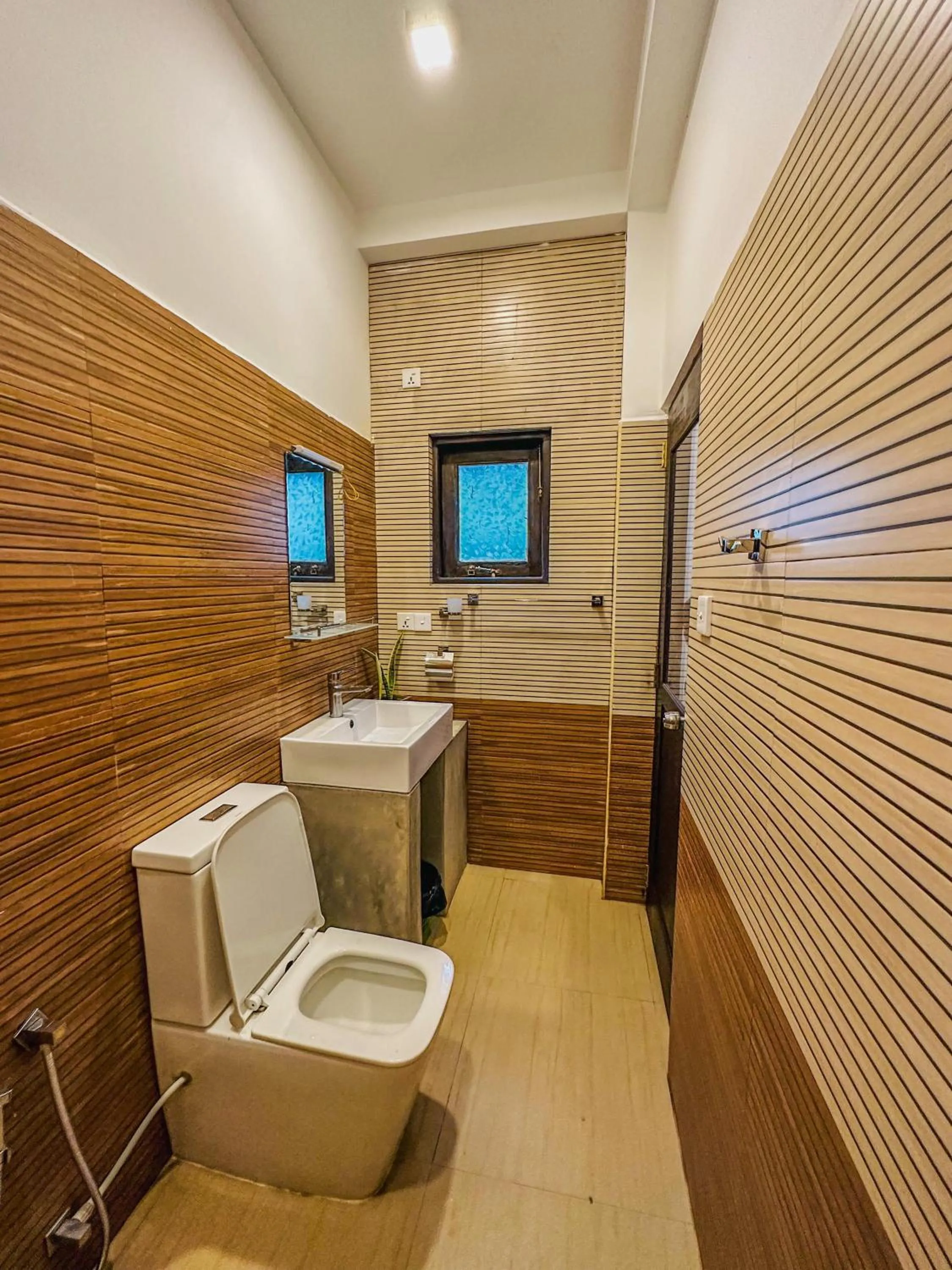 Toilet in Sunrise Palace Negombo