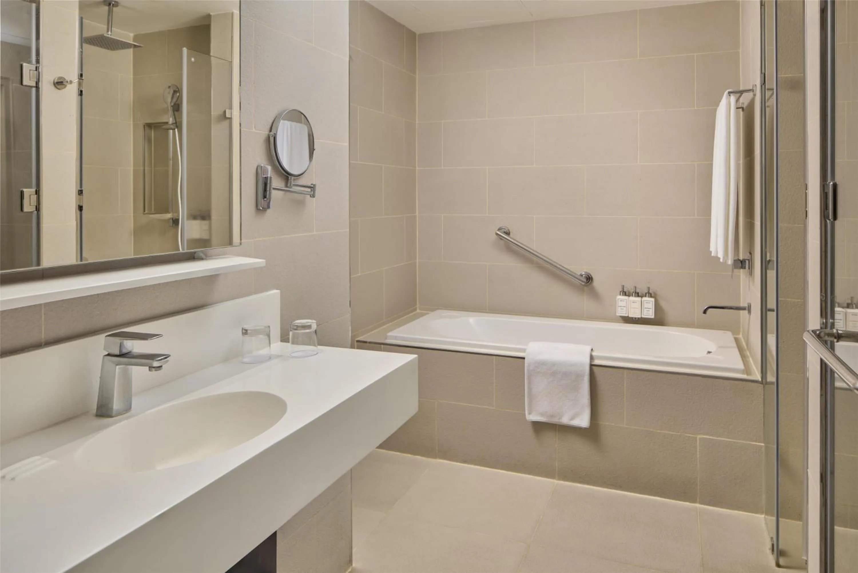 Bathroom in Park Inn By Radisson Clark