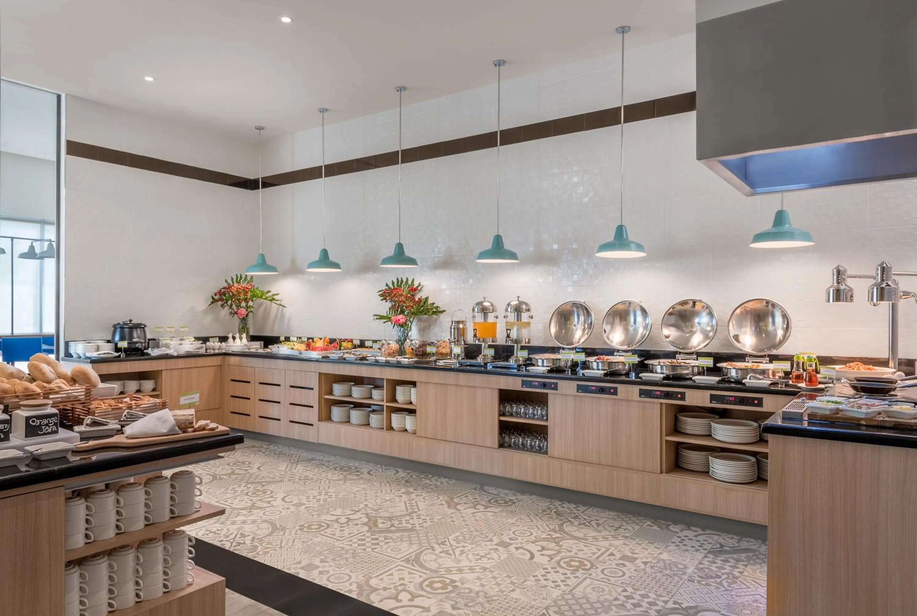 Restaurant/places to eat in Park Inn By Radisson Clark