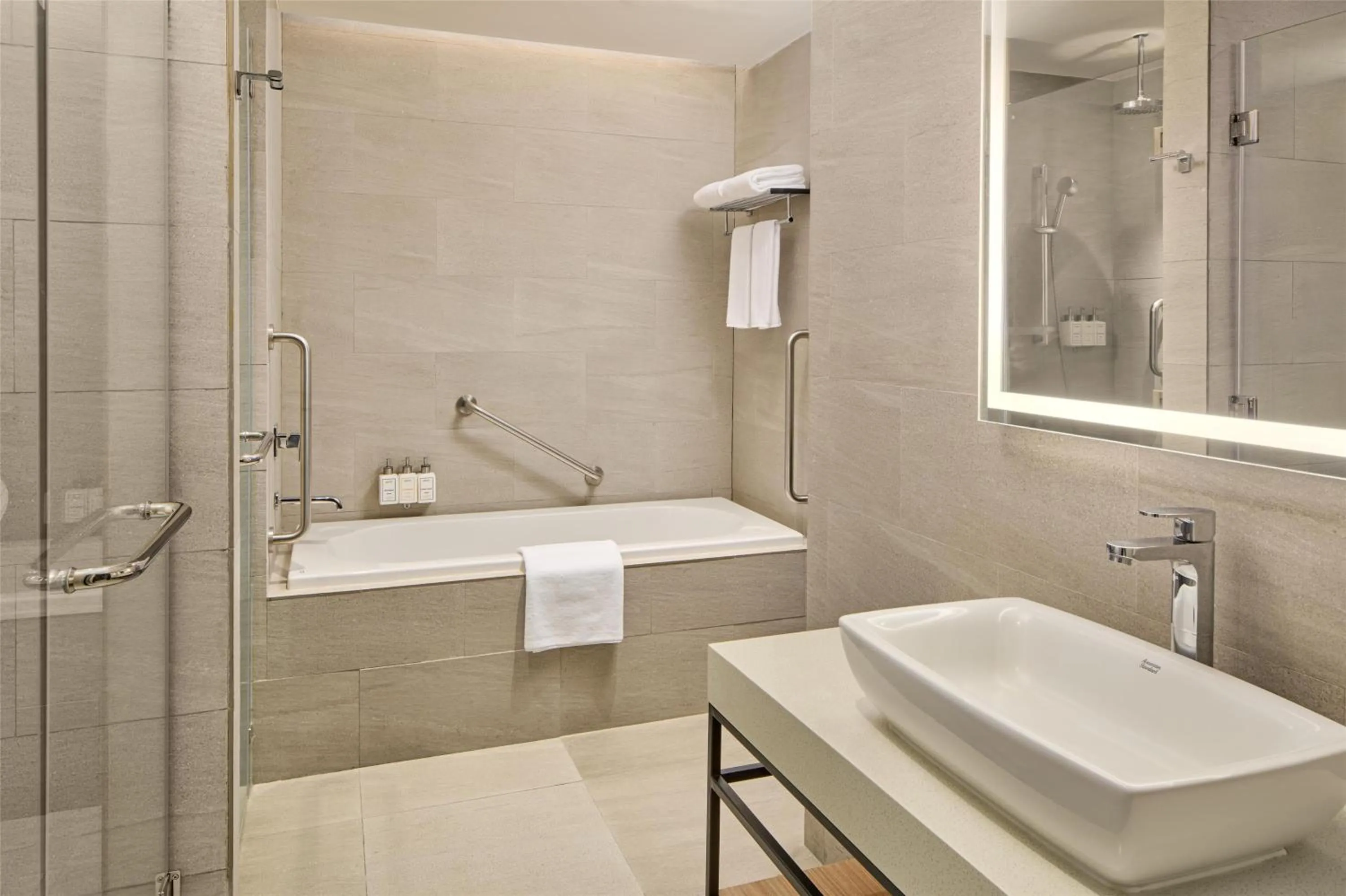 Bathroom in Park Inn By Radisson Clark