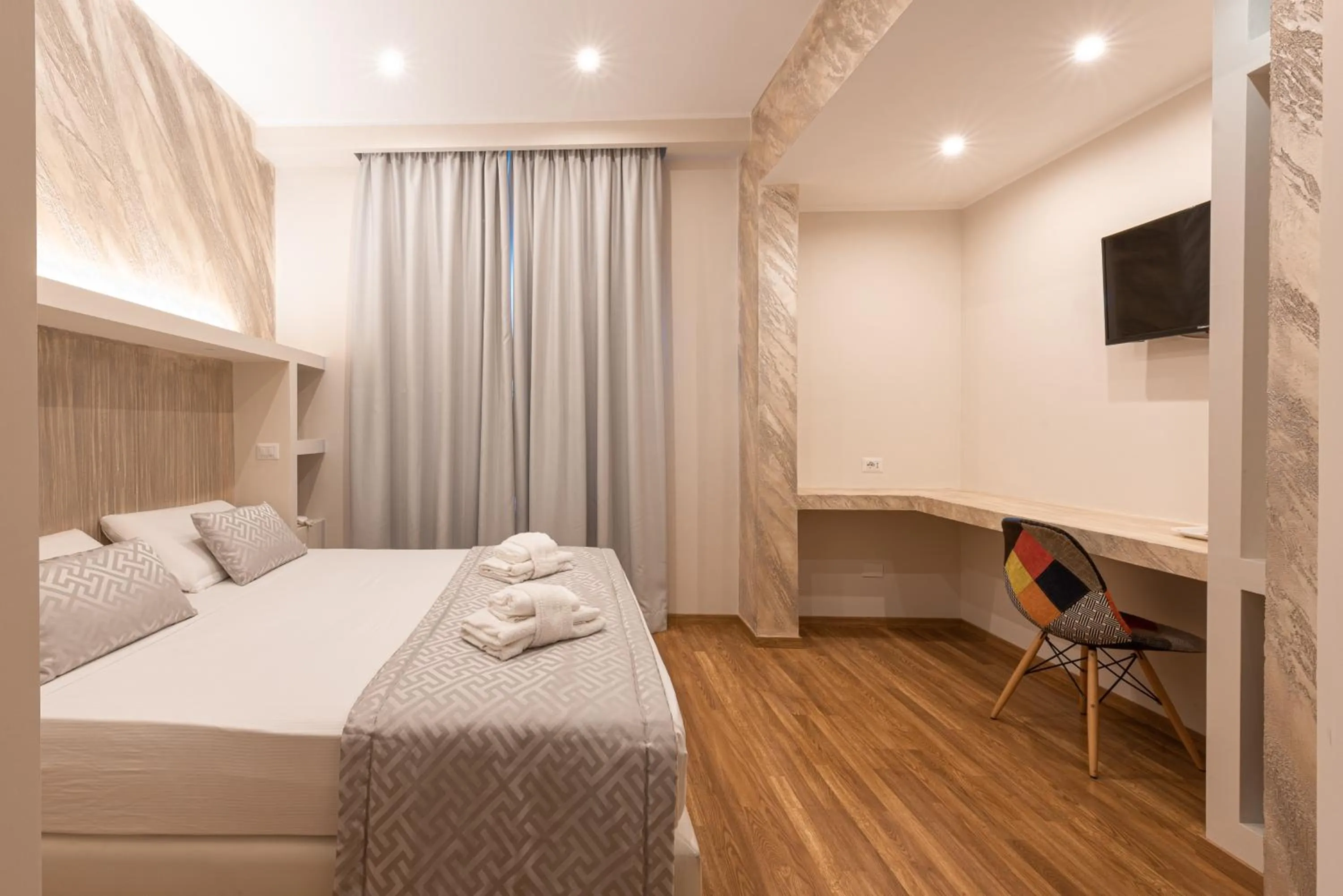 Photo of the whole room, Bed in Top Floor Colosseo Guesthouse