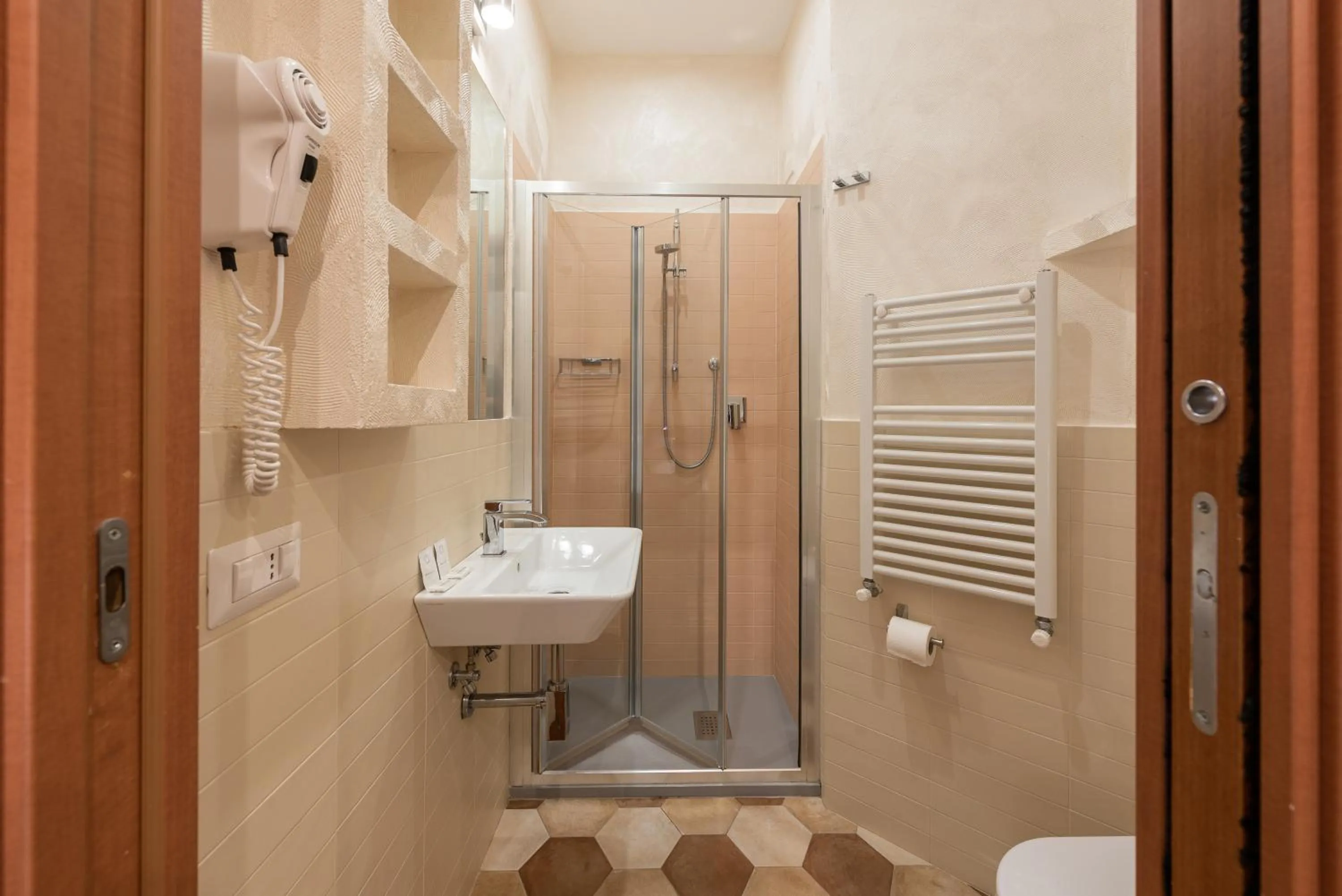 Toilet in Top Floor Colosseo Guesthouse