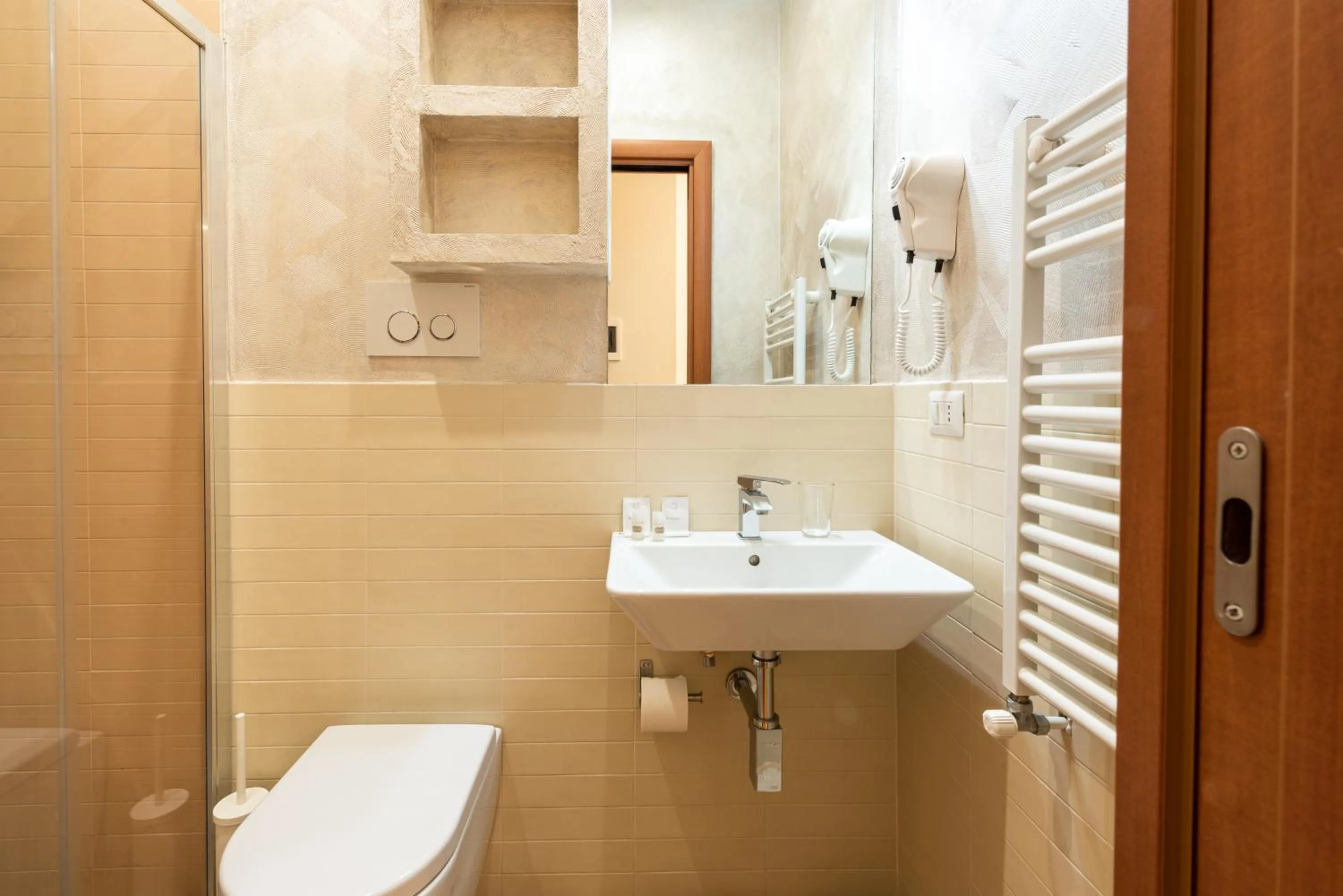 Bathroom in Top Floor Colosseo Guesthouse