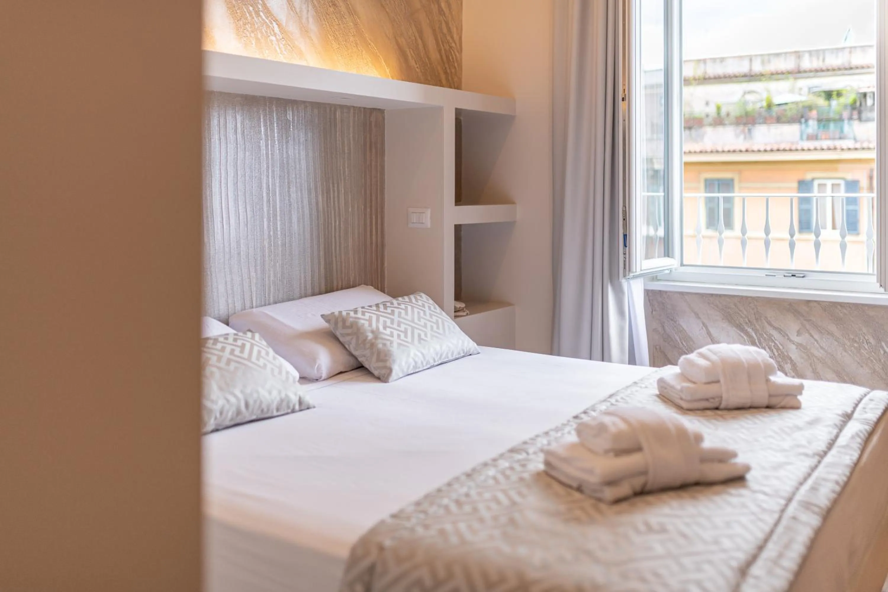 Photo of the whole room, Bed in Top Floor Colosseo Guesthouse