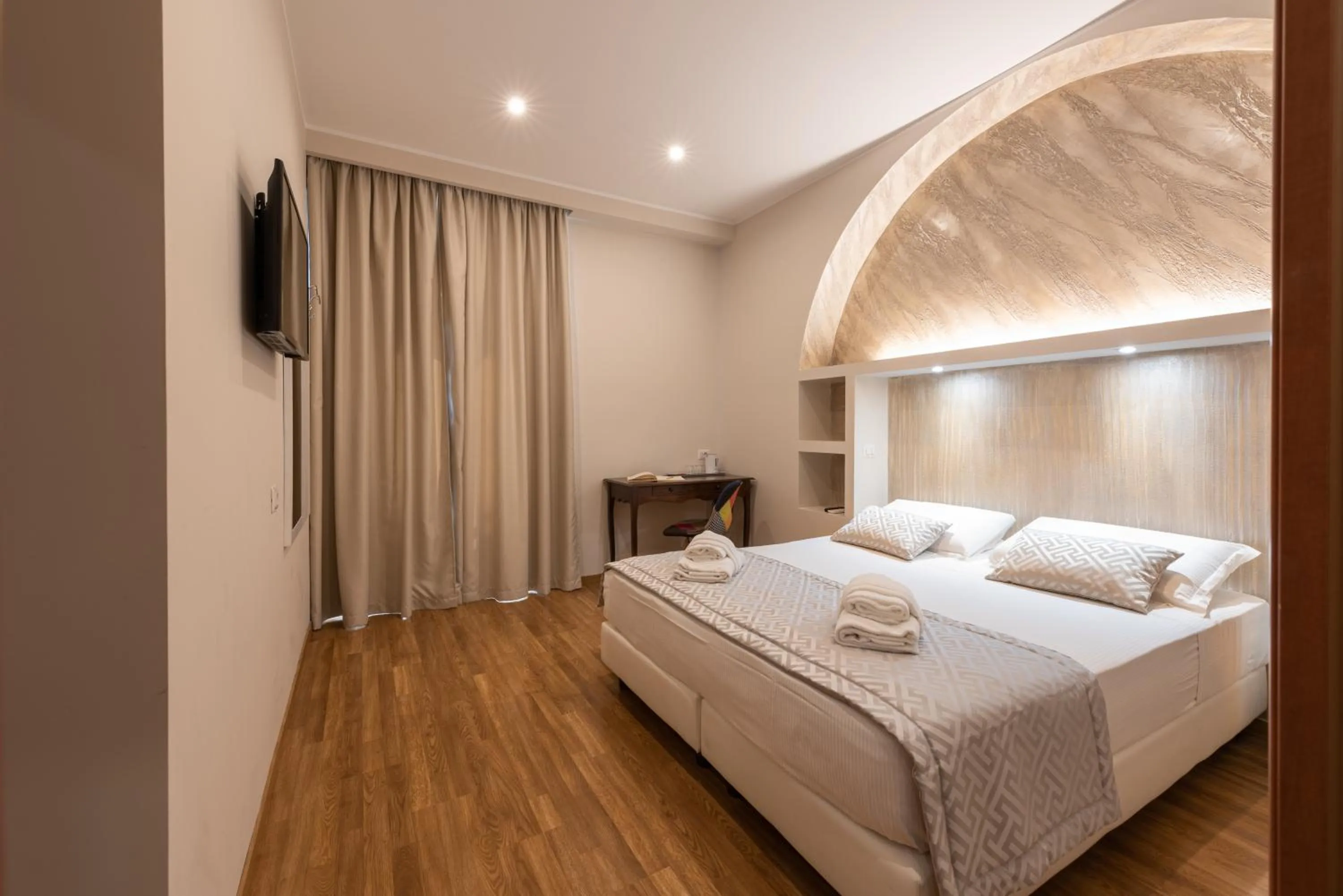 Photo of the whole room, Bed in Top Floor Colosseo Guesthouse