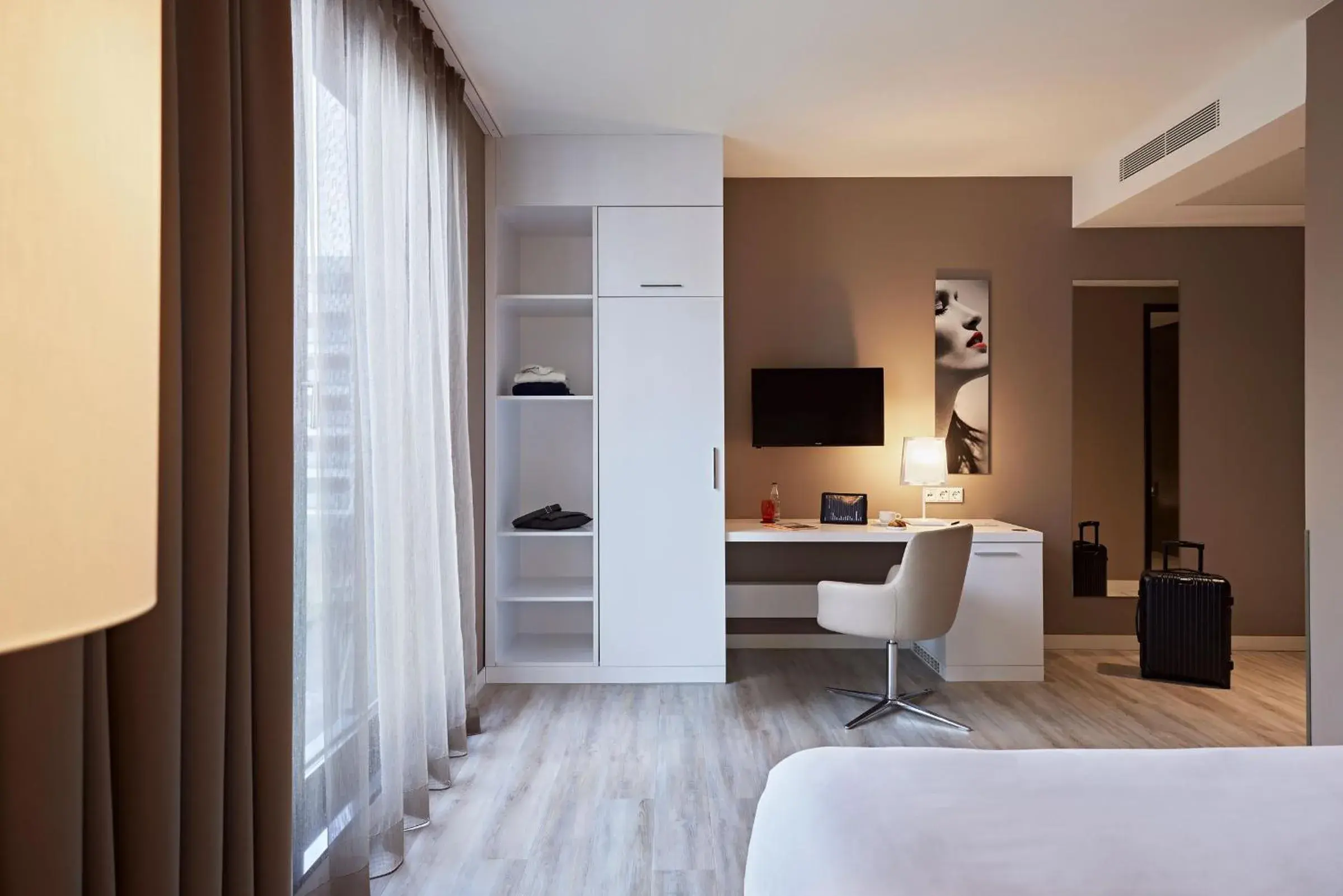 Photo of the whole room, Bed in LEGERE HOTEL Bielefeld Photo of the whole room, Bed in LEGERE HOTEL Bielefeld