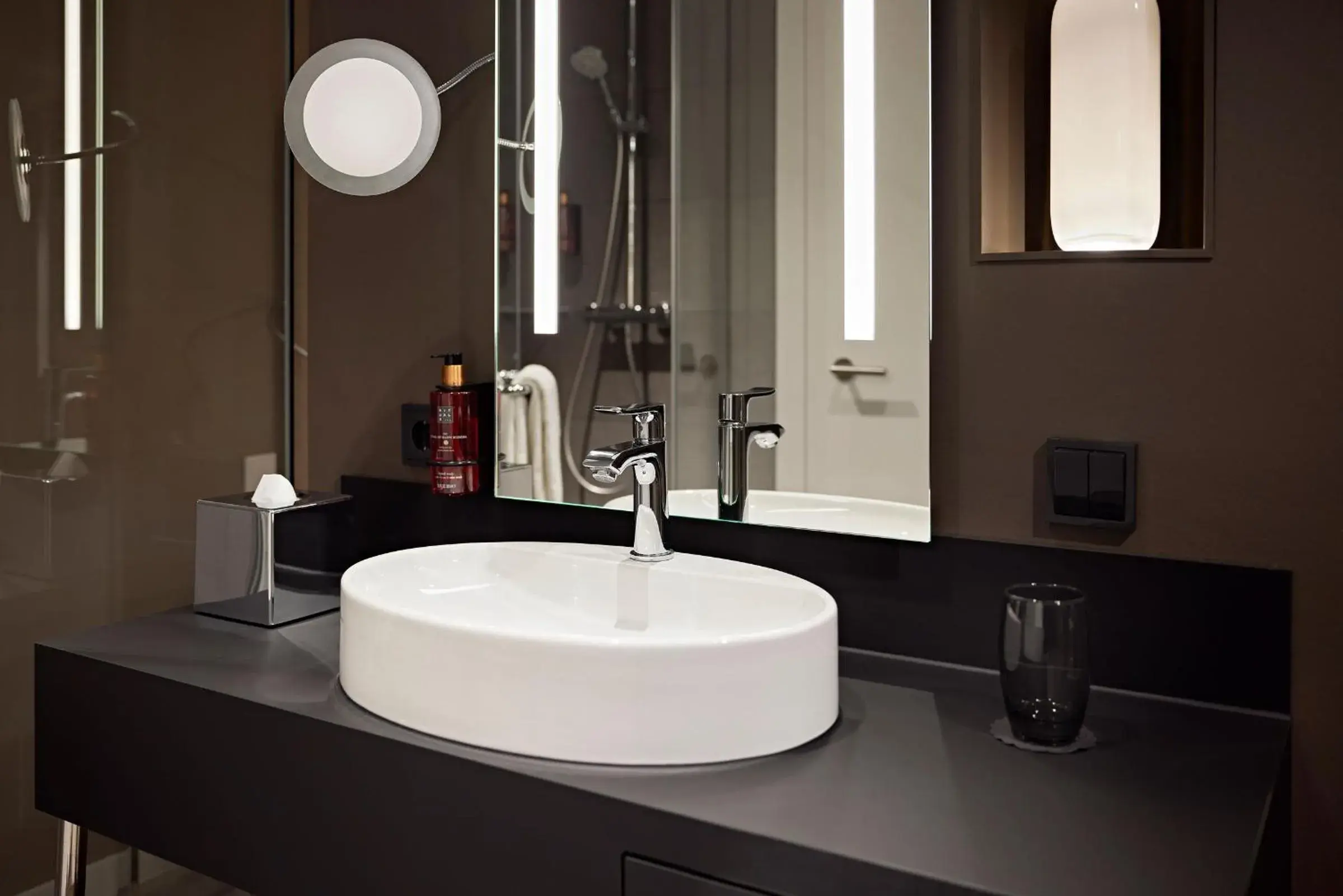 Bathroom in LEGERE HOTEL Bielefeld Bathroom in LEGERE HOTEL Bielefeld