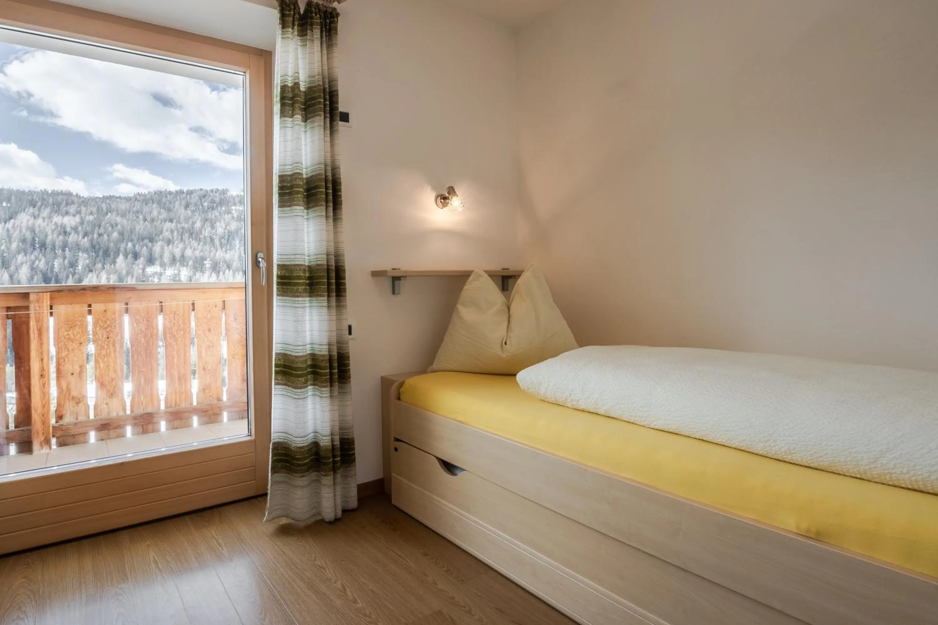 Photo of the whole room, Bed in Garni Baita