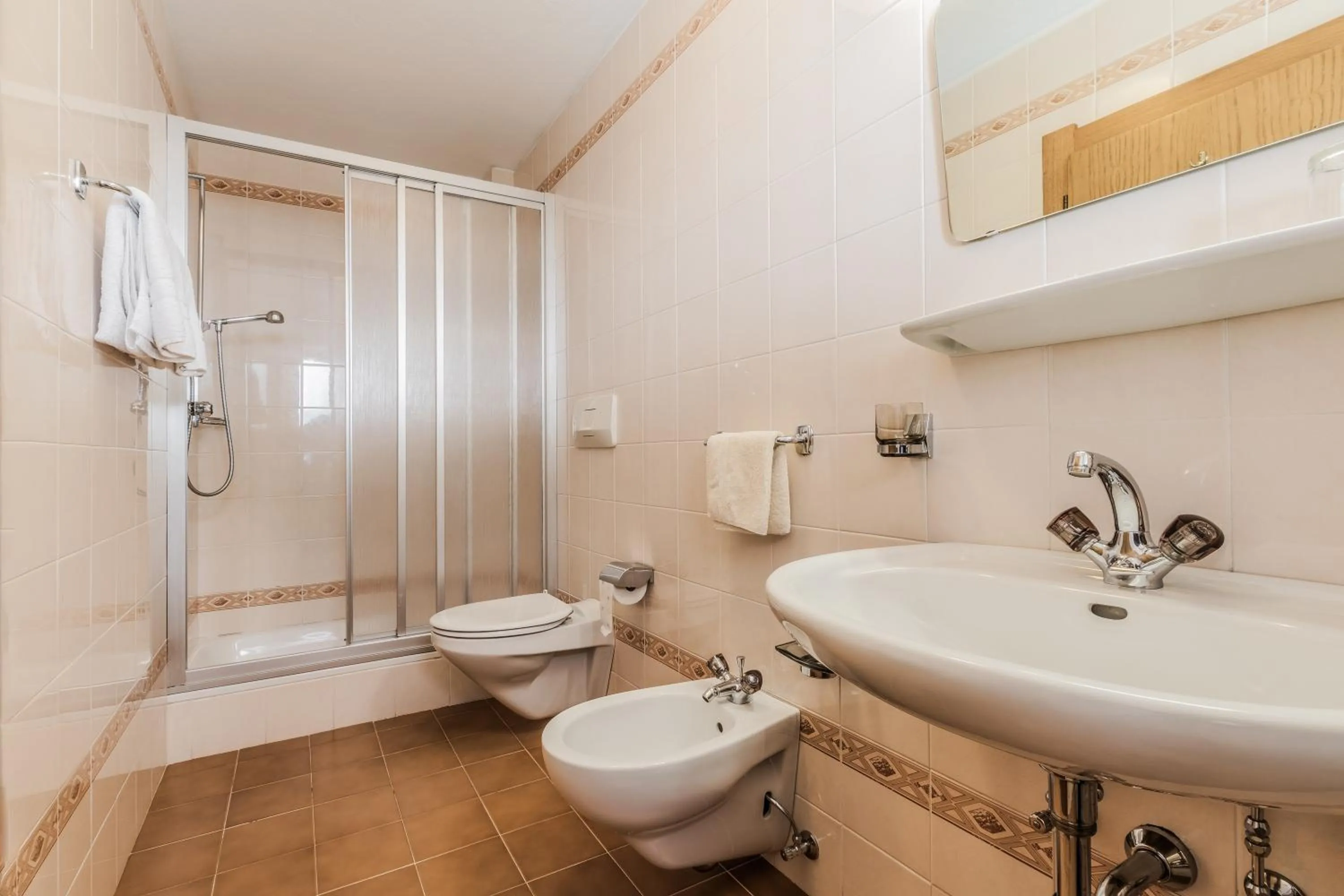 Bathroom in Garni Baita