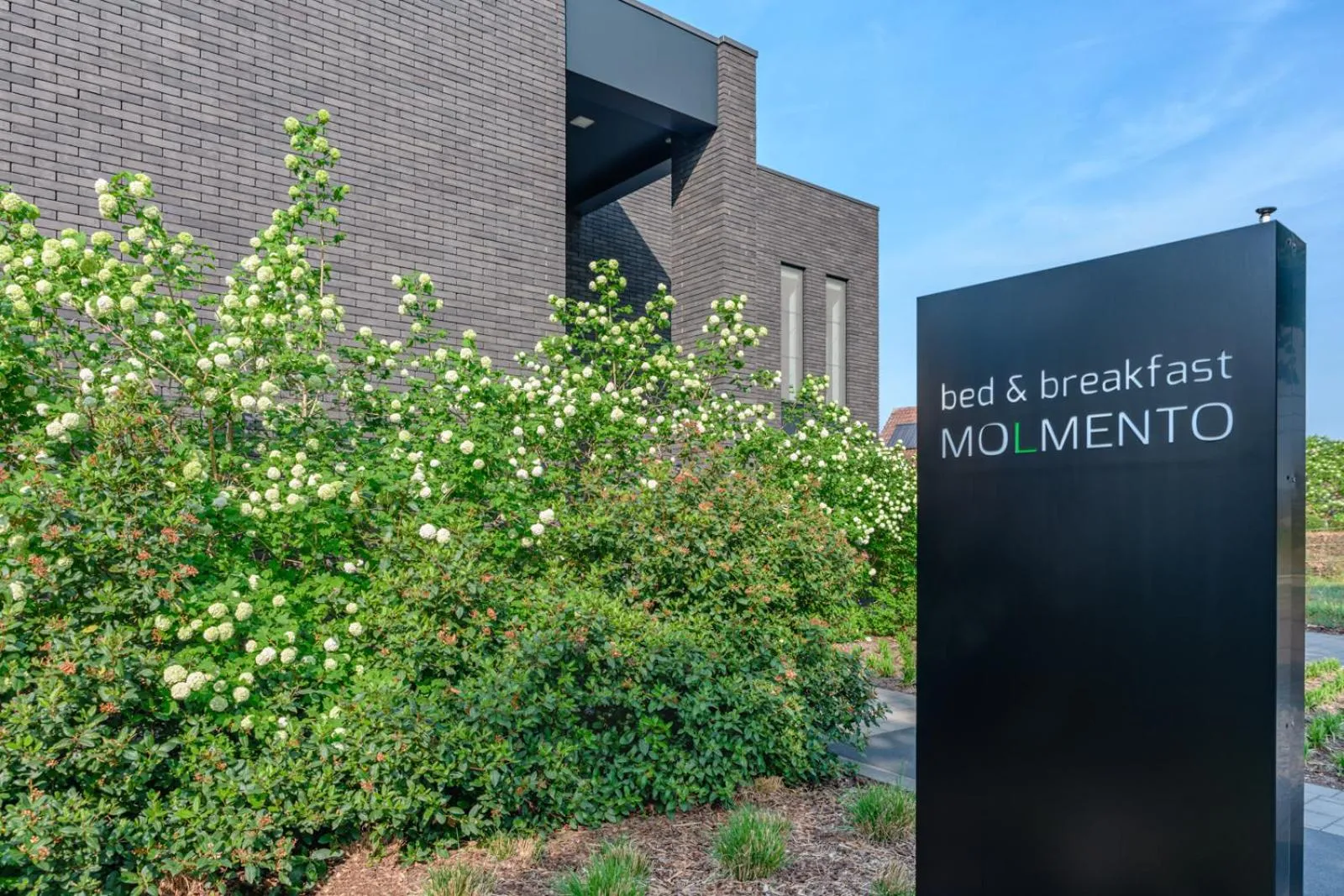 Property logo or sign in B&B Molmento