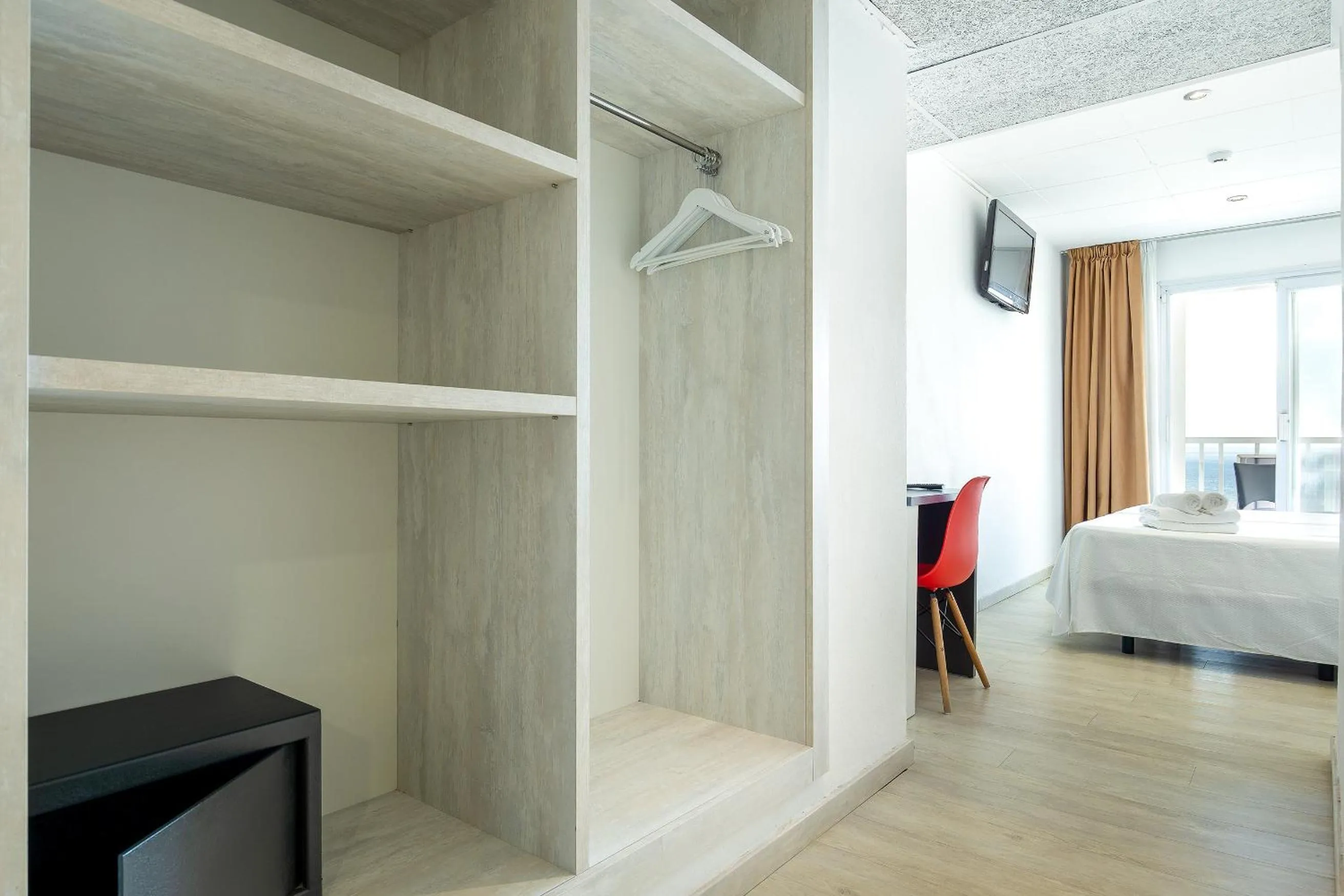 Property building, Bed in Hotel Vela