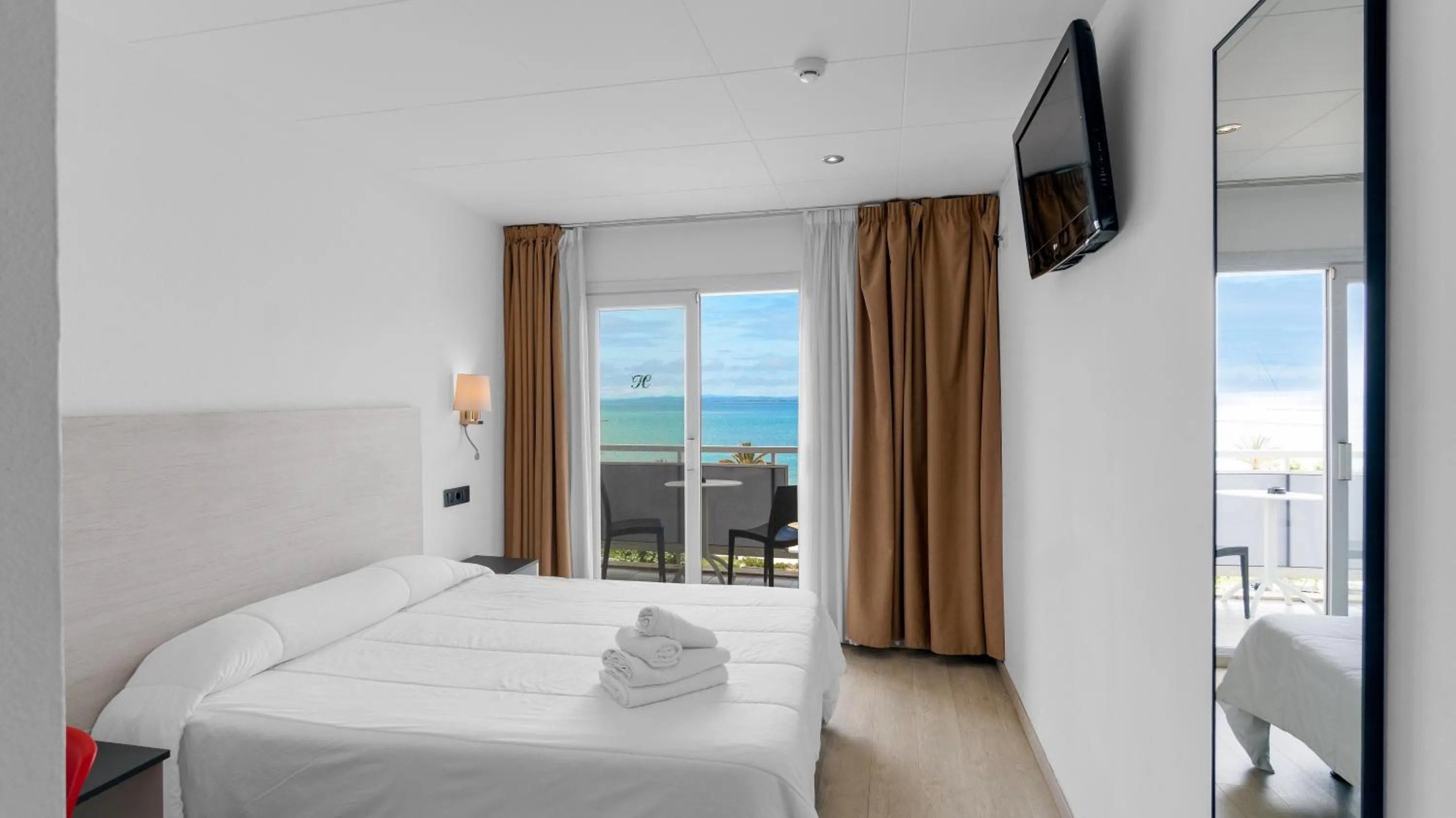 Sea view, Bed in Hotel Vela
