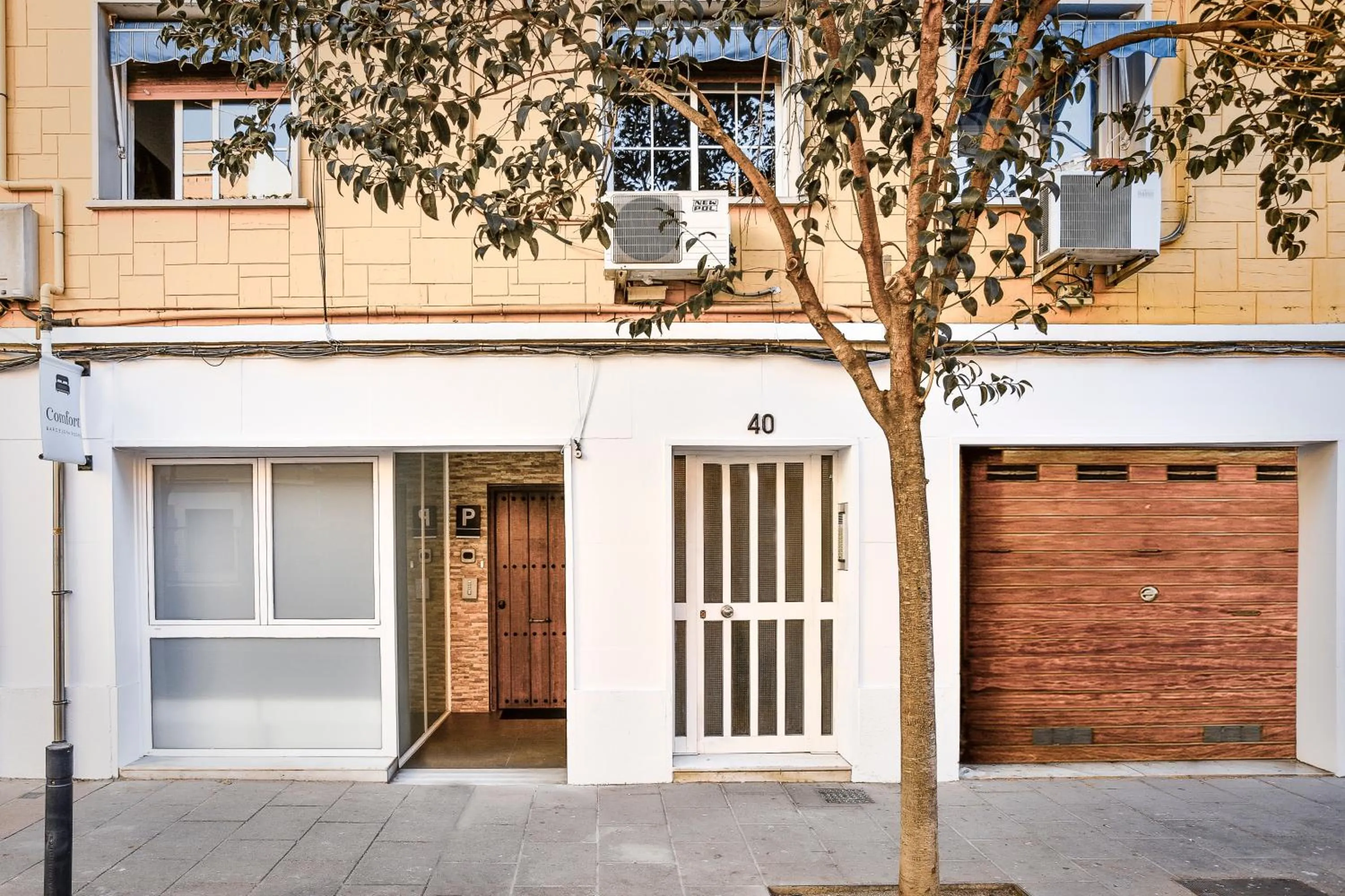 Facade/entrance in Laramond Barcelona Rooms
