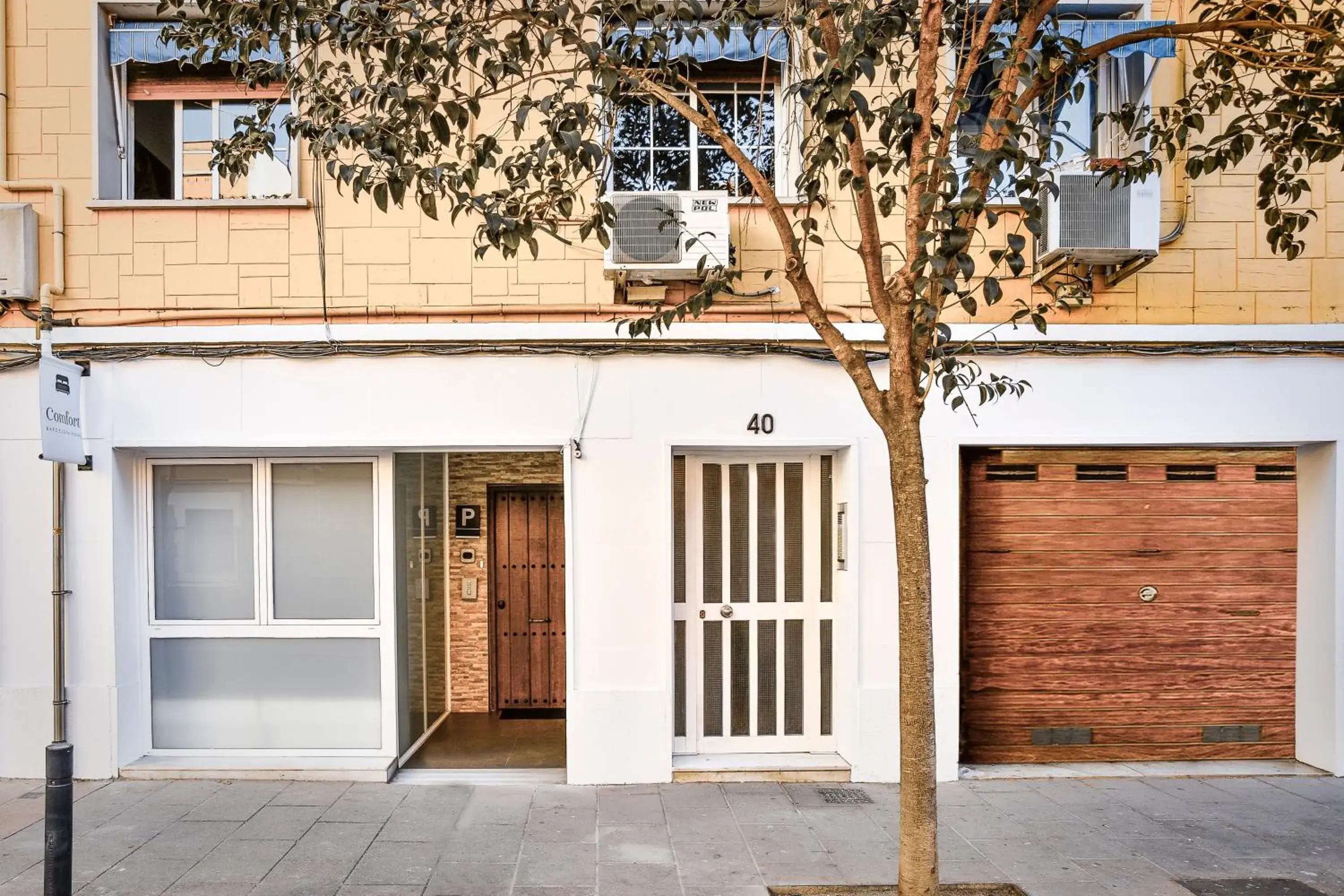 Facade/entrance in Laramond Barcelona Rooms Facade/entrance in Laramond Barcelona Rooms
