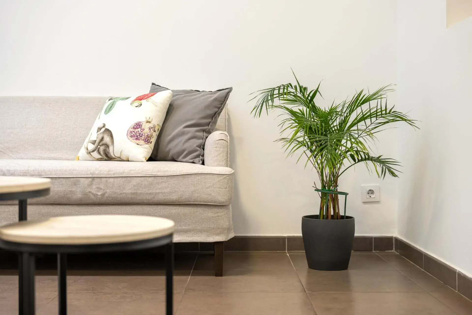 Living room in Laramond Barcelona Rooms Living room in Laramond Barcelona Rooms