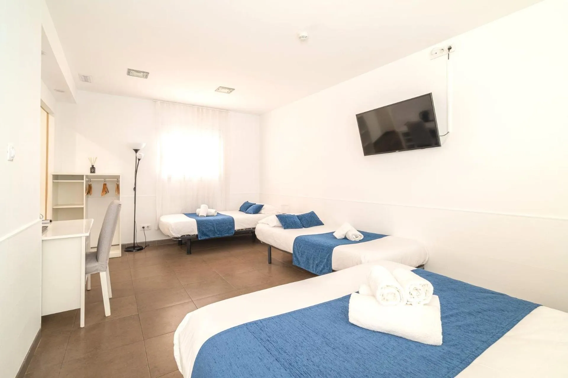 Bed in Laramond Barcelona Rooms