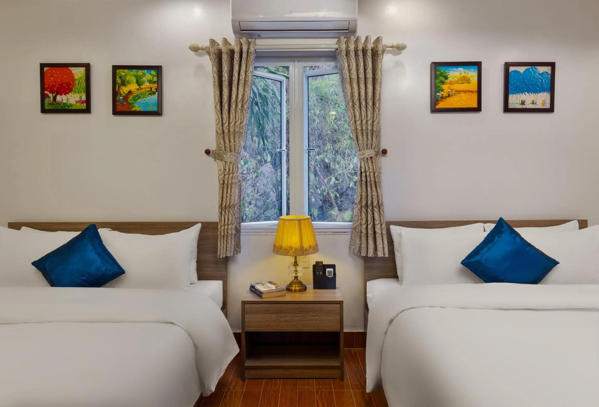 Bed in Catba Central Hotel 2