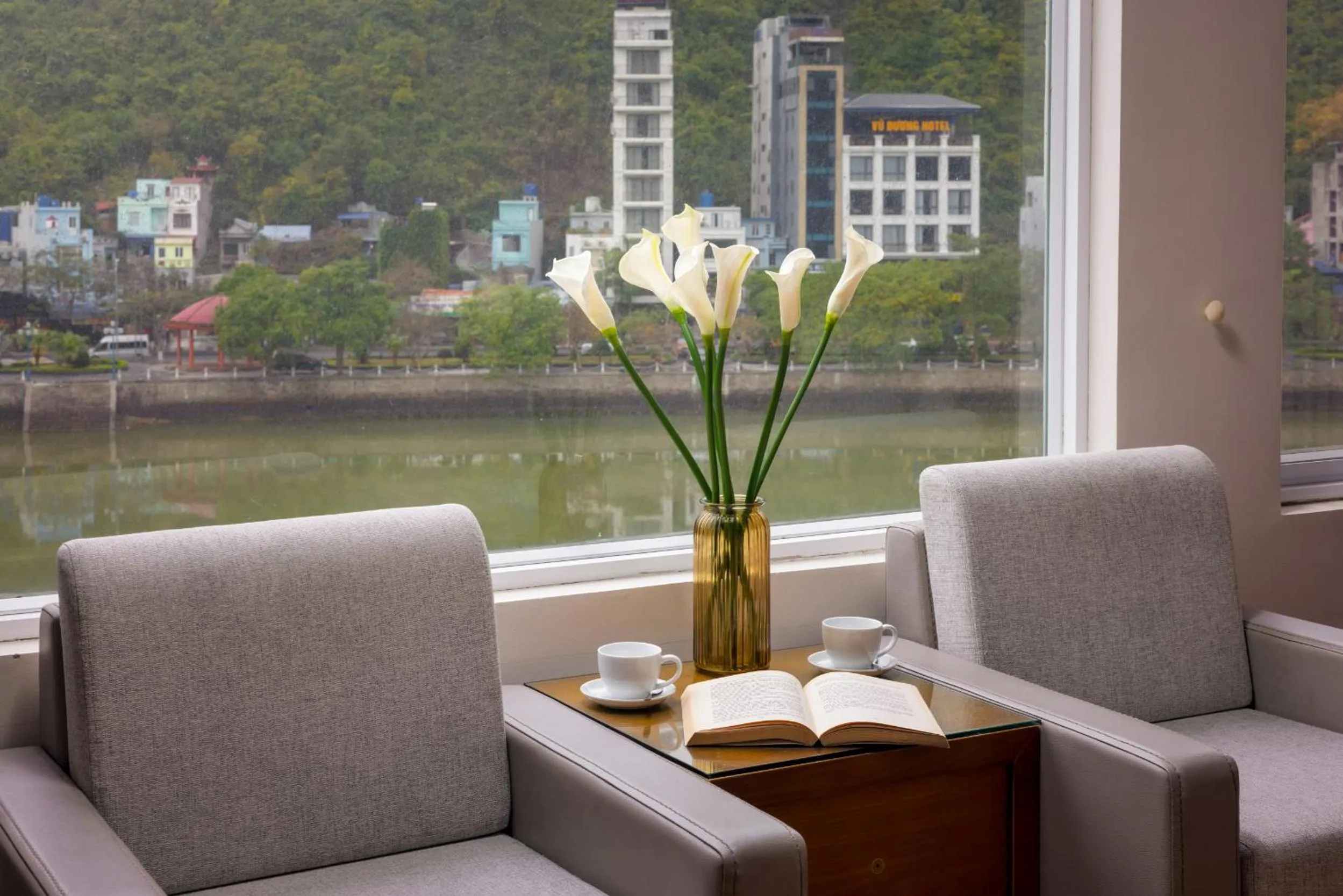 Seating area in Catba Central Hotel 2