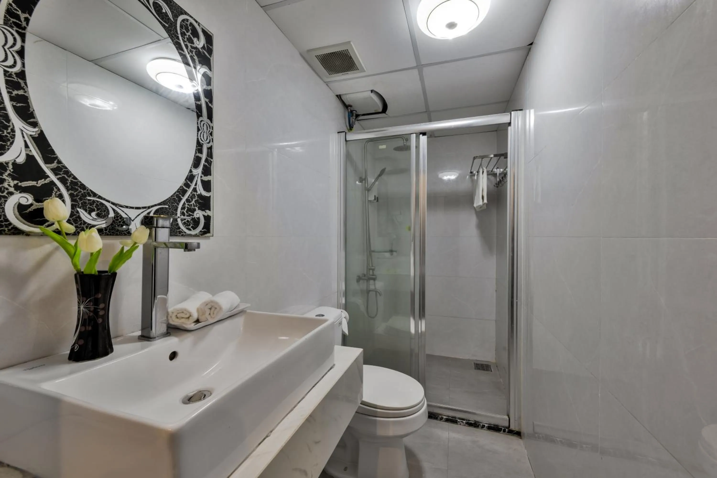 Shower in Catba Central Hotel 2