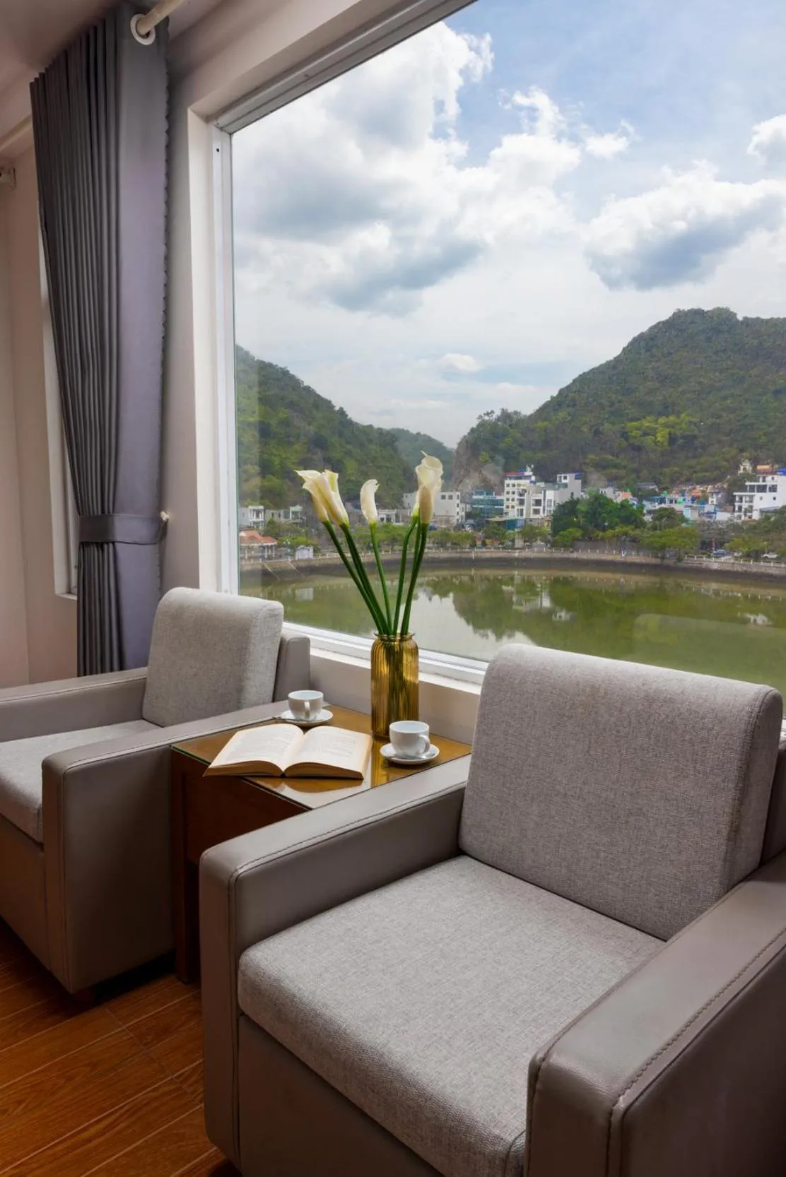 Seating area in Catba Central Hotel 2