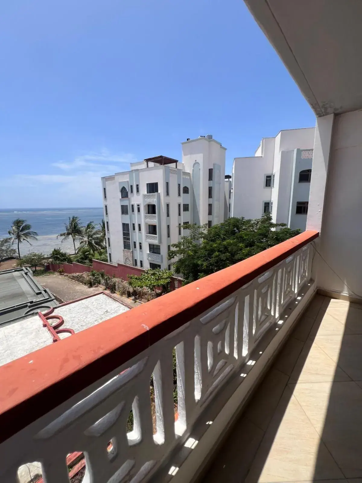 Deluxe One-Bedroom Apartment in Ocean Crown Apartments Deluxe One-Bedroom Apartment in Ocean Crown Apartments