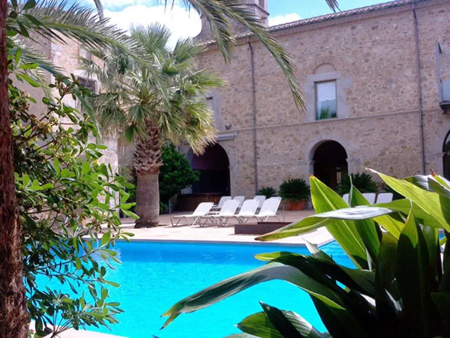 Swimming pool in Hotel Canet