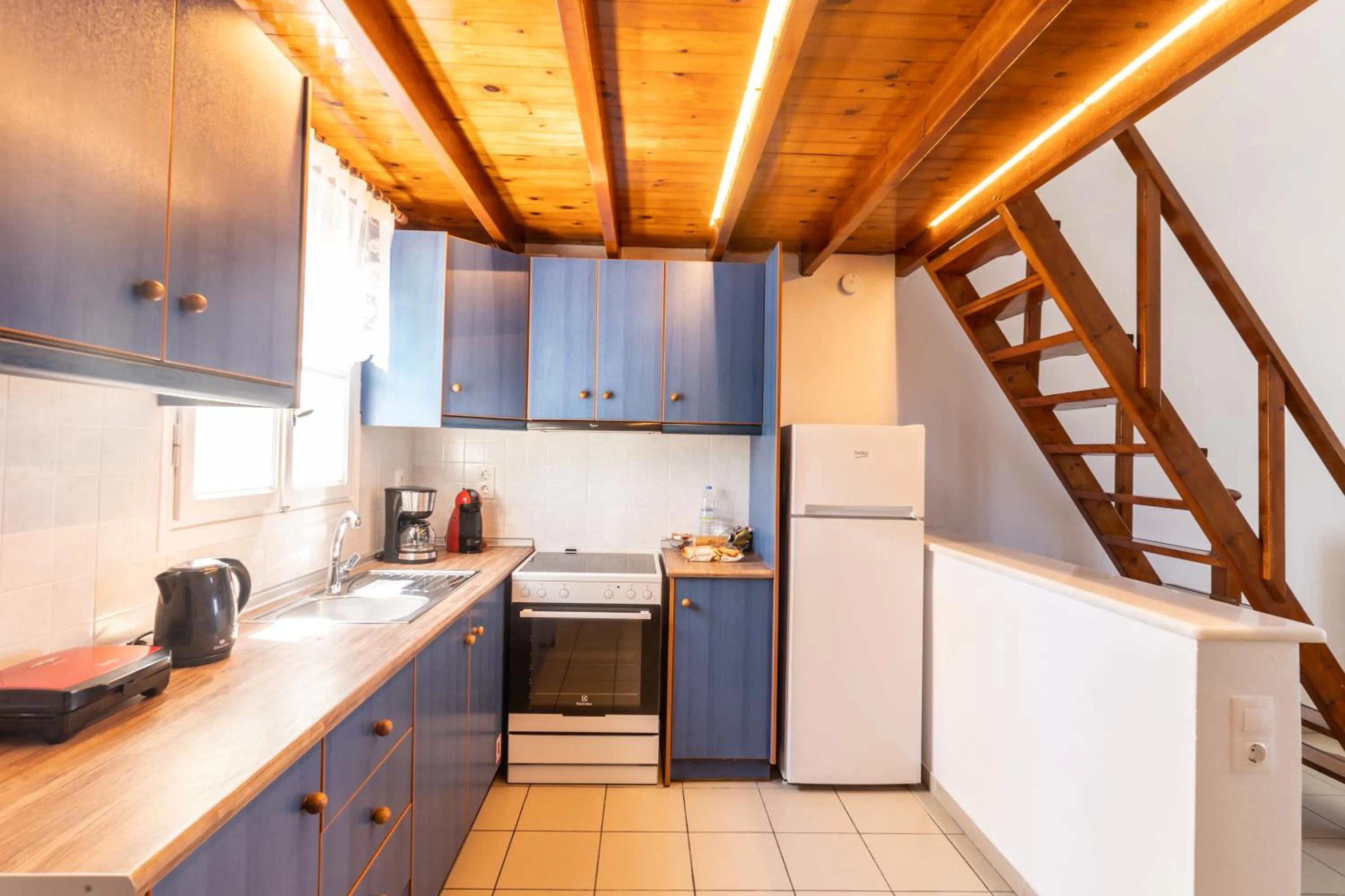 Coffee/tea facilities in Ampelos Executive Houses