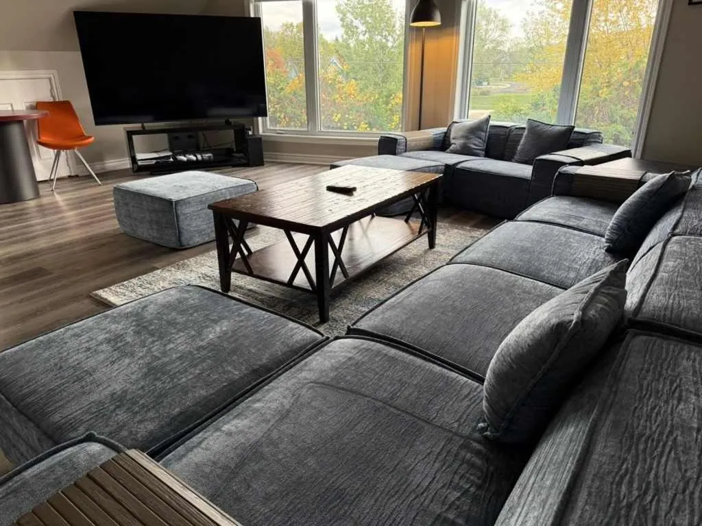 5 Bedrooms, Mountain Views, Steps from Blue Mountain Village, Hot Tub, BBQ