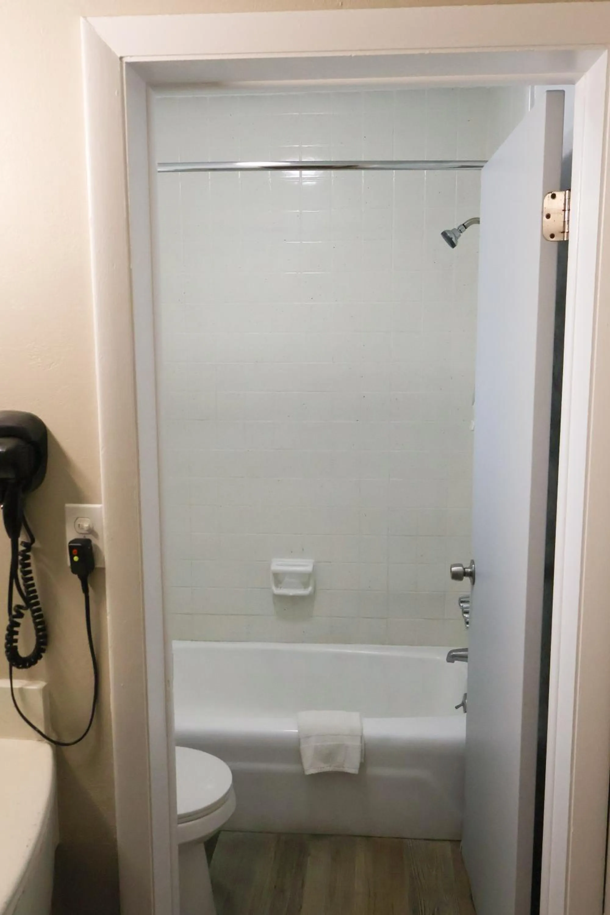 Bath in Economy Inn Historic District