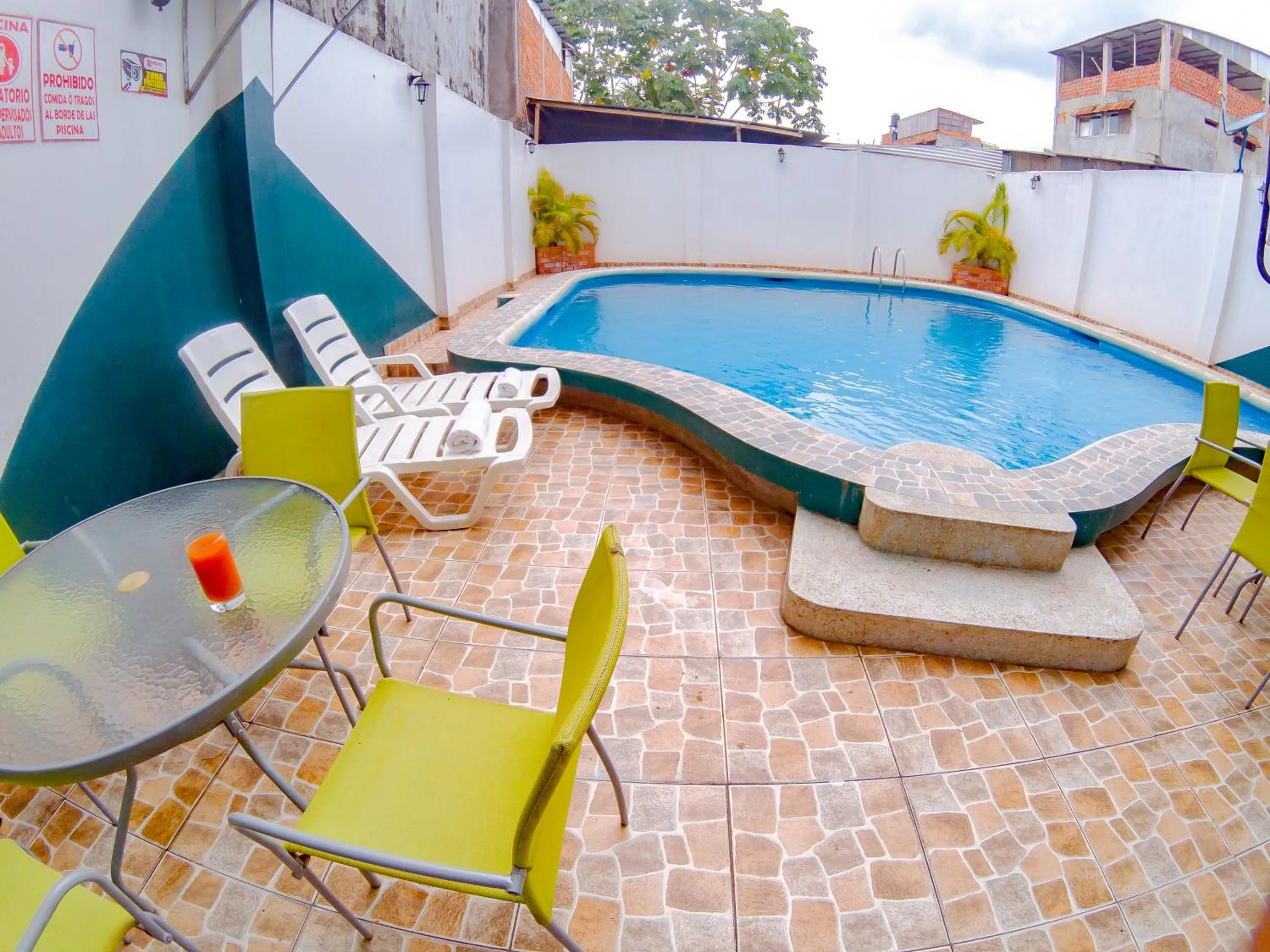 Swimming pool in Hotel Jhor Bush