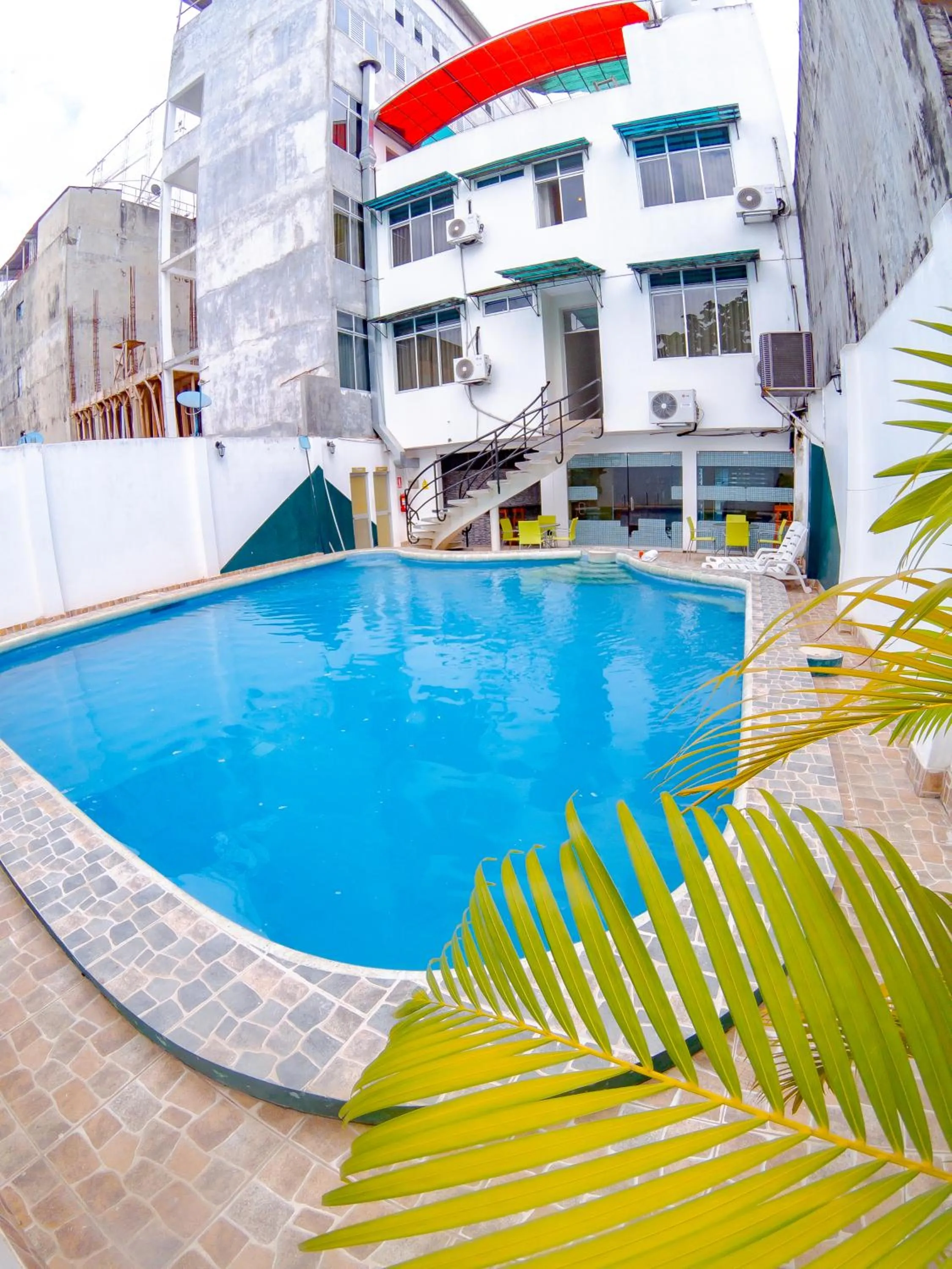 Swimming pool in Hotel Jhor Bush