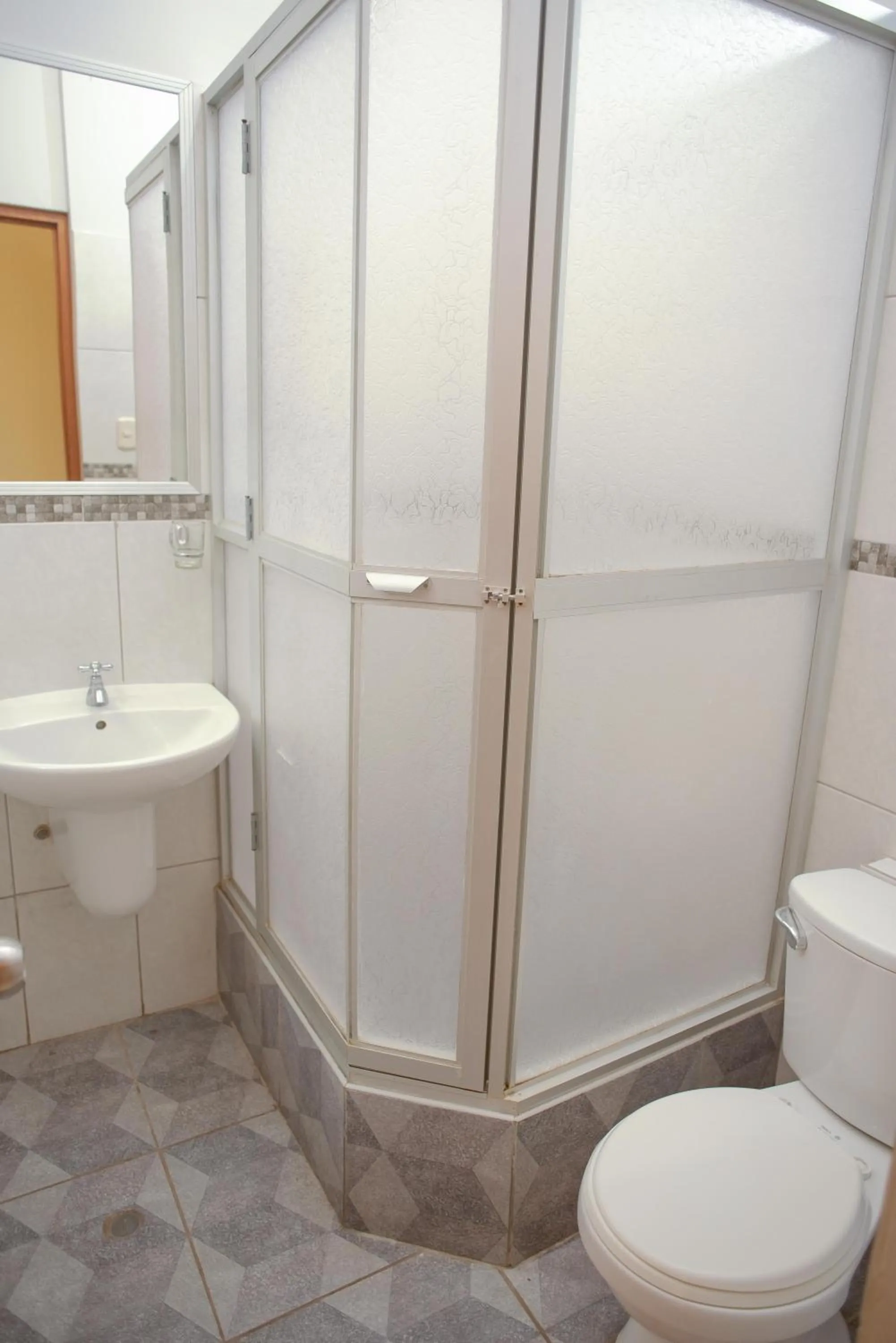 Bathroom in Hotel Jhor Bush