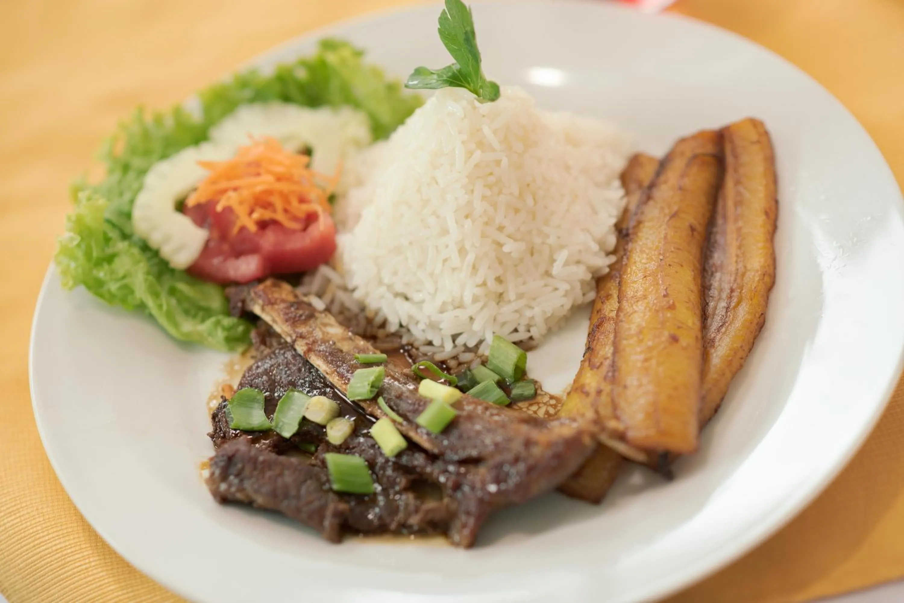 Food and drinks in Hotel Jhor Bush