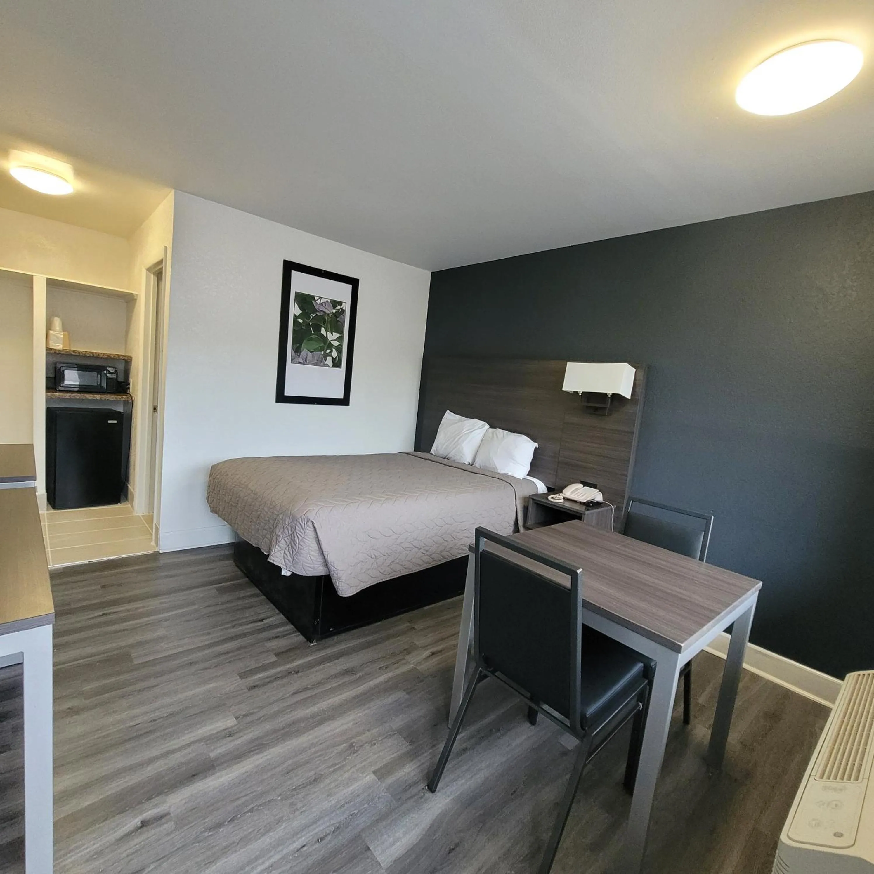 Bed in Budget Inn
