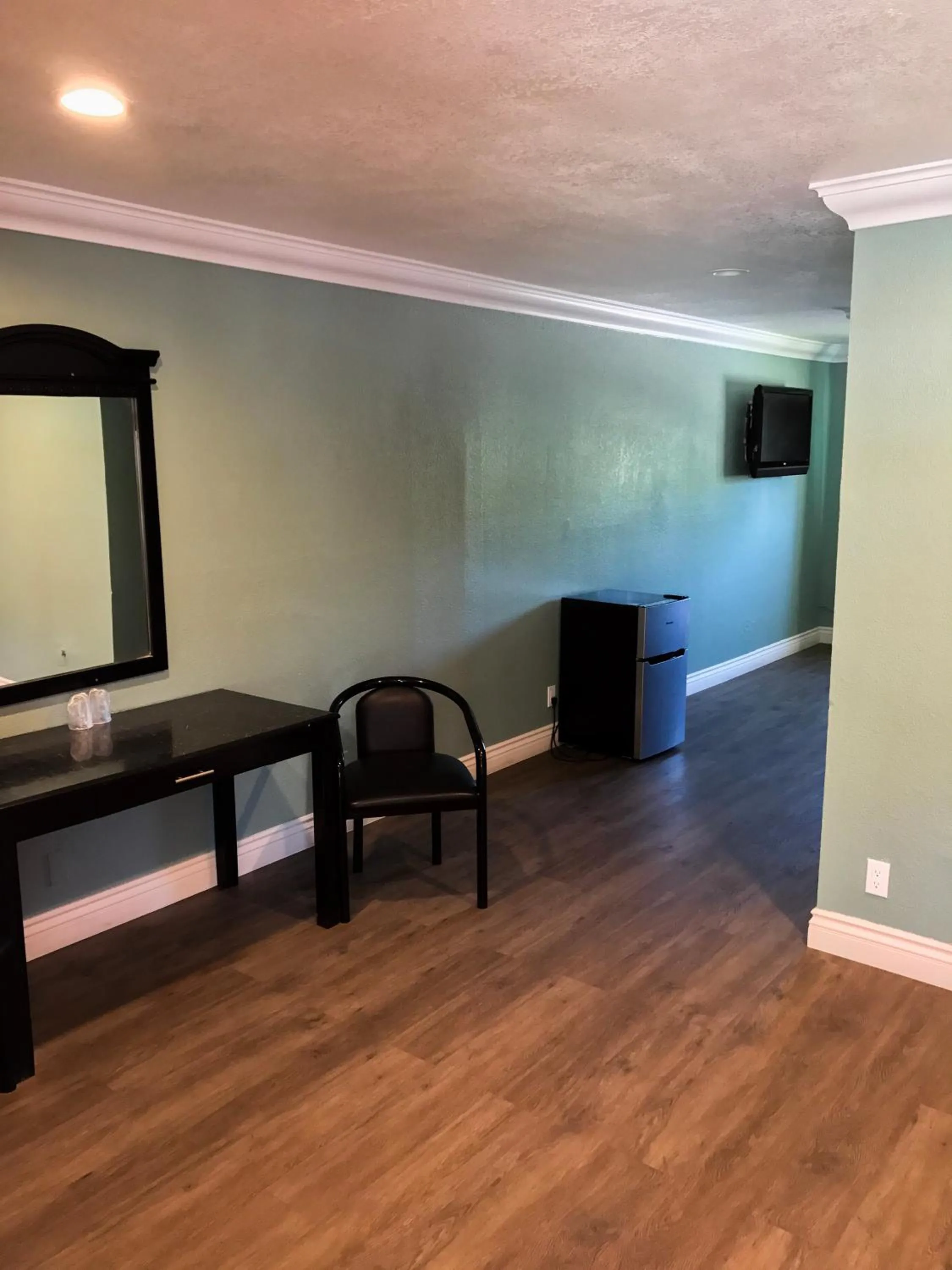 Bedroom in Highland Park Motel
