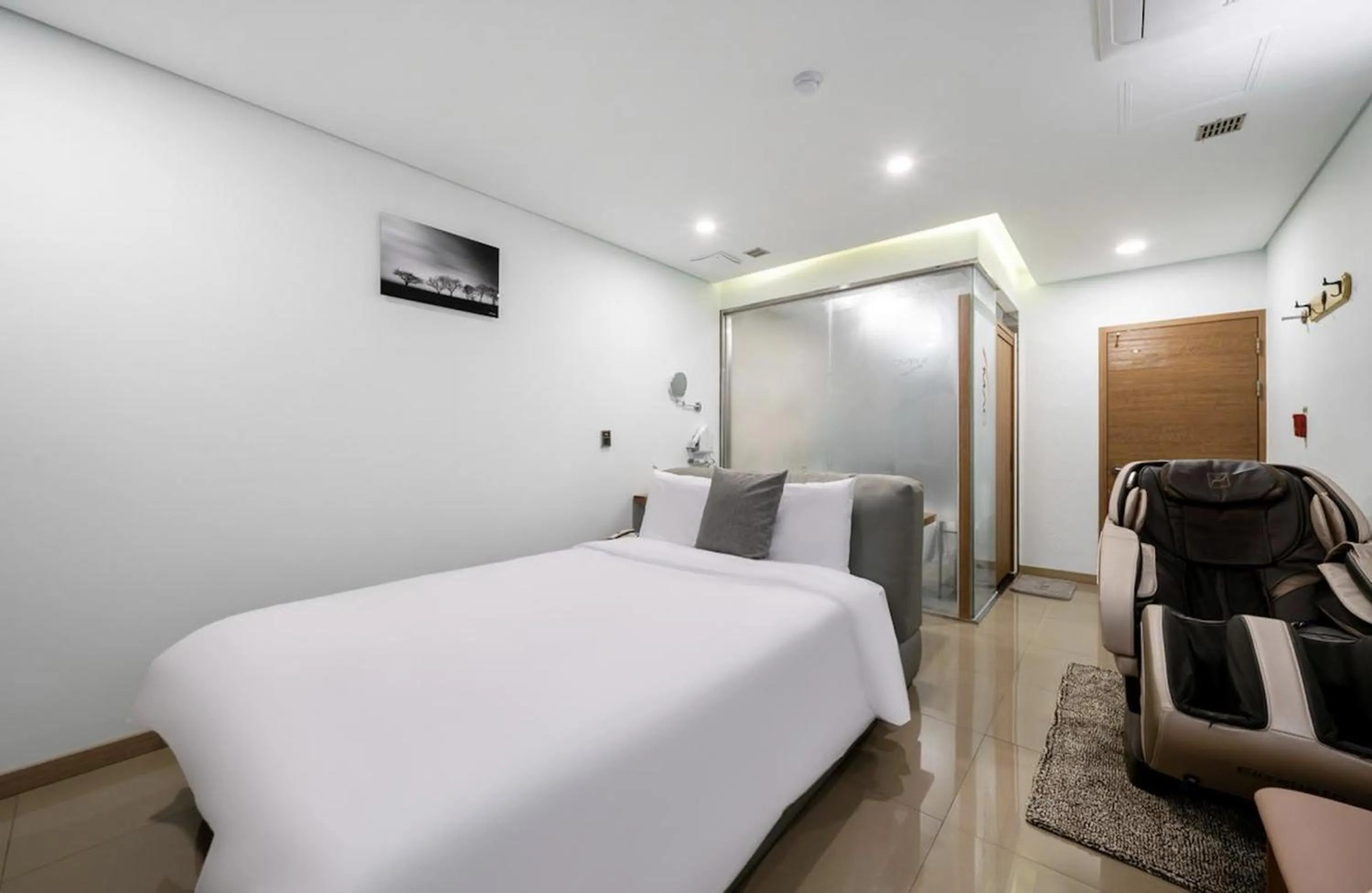 Bed in Daejeon Yuseong MAC Hotel