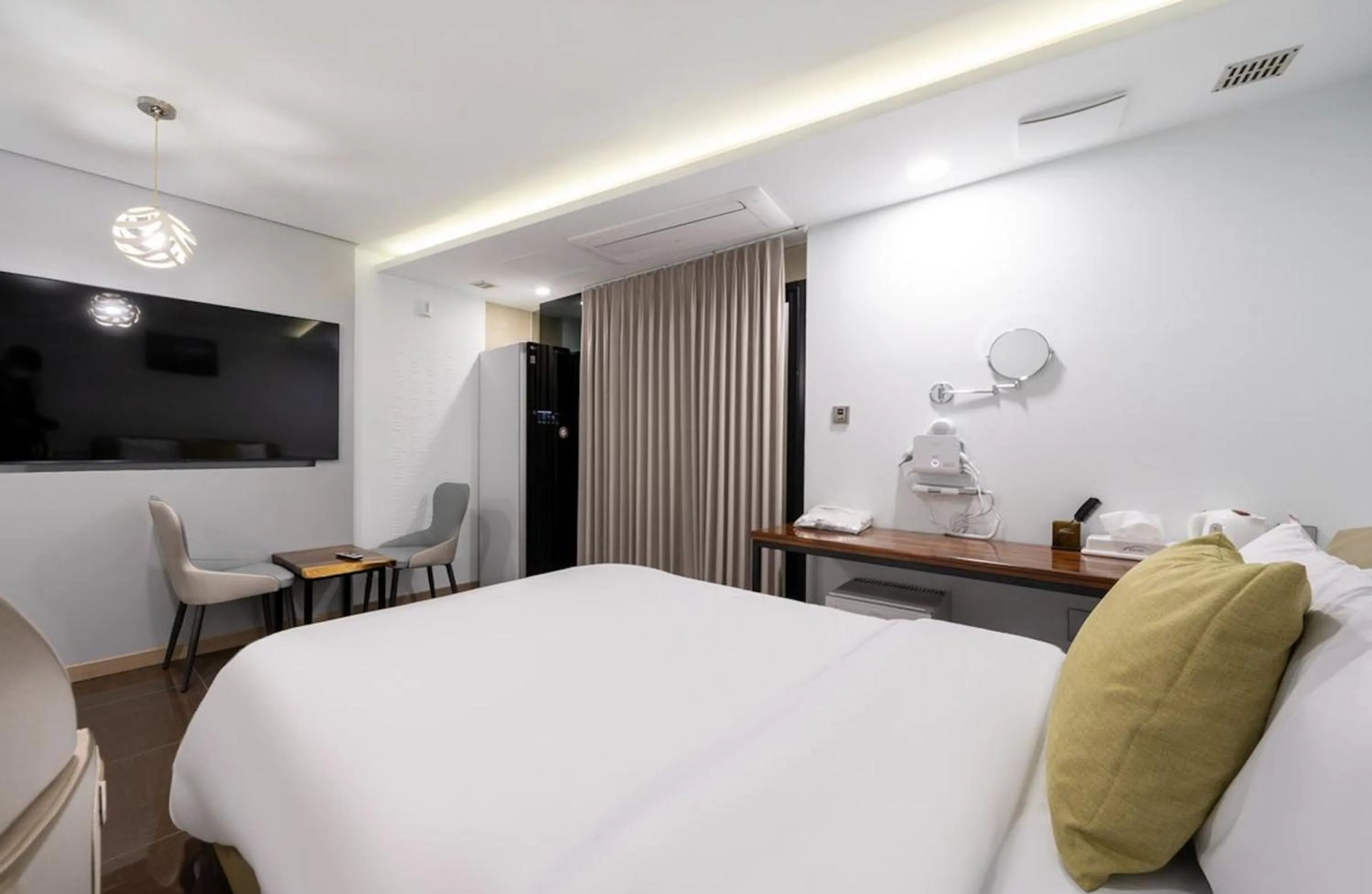 Bed in Daejeon Yuseong MAC Hotel