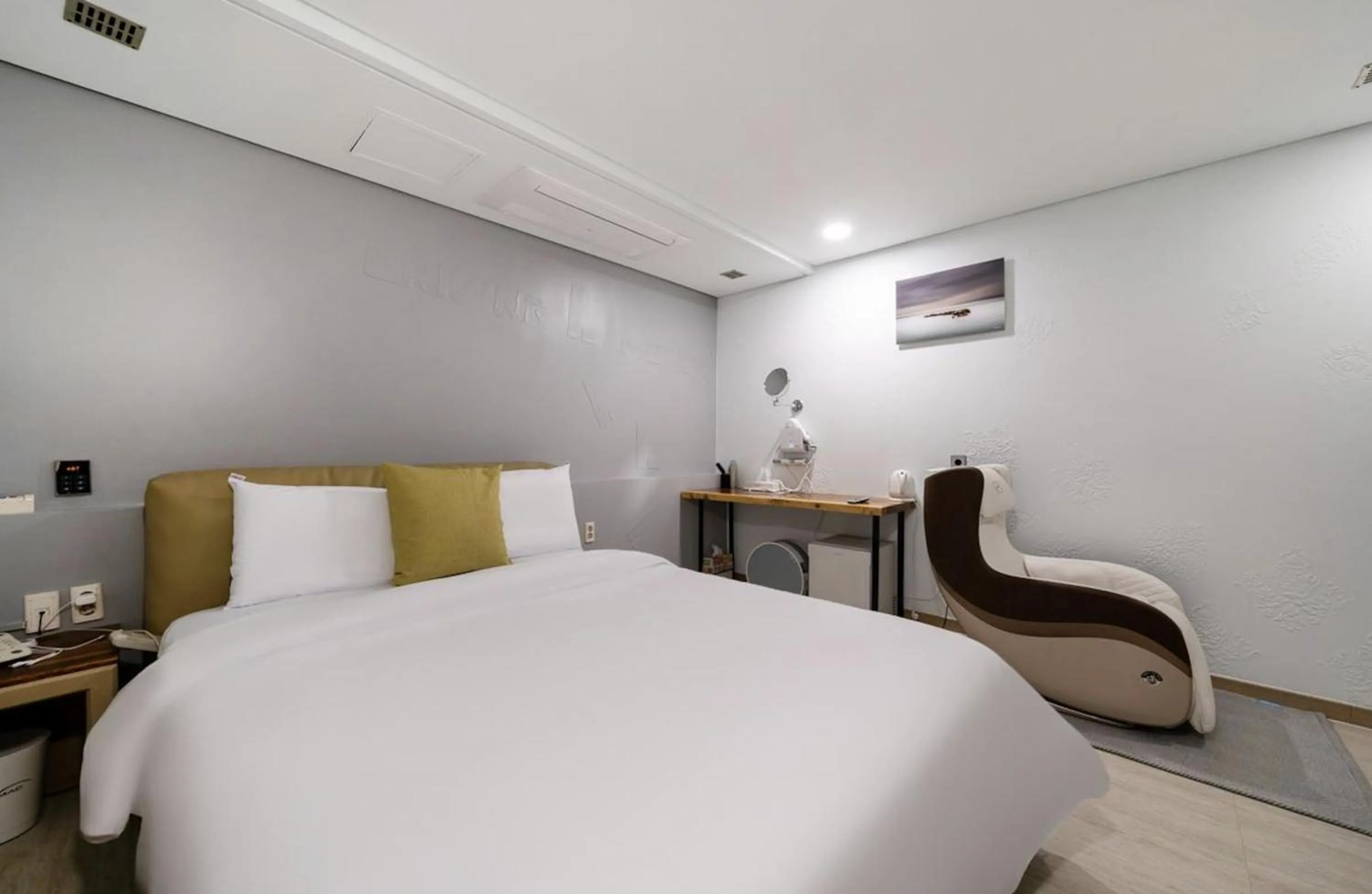 Bed in Daejeon Yuseong MAC Hotel