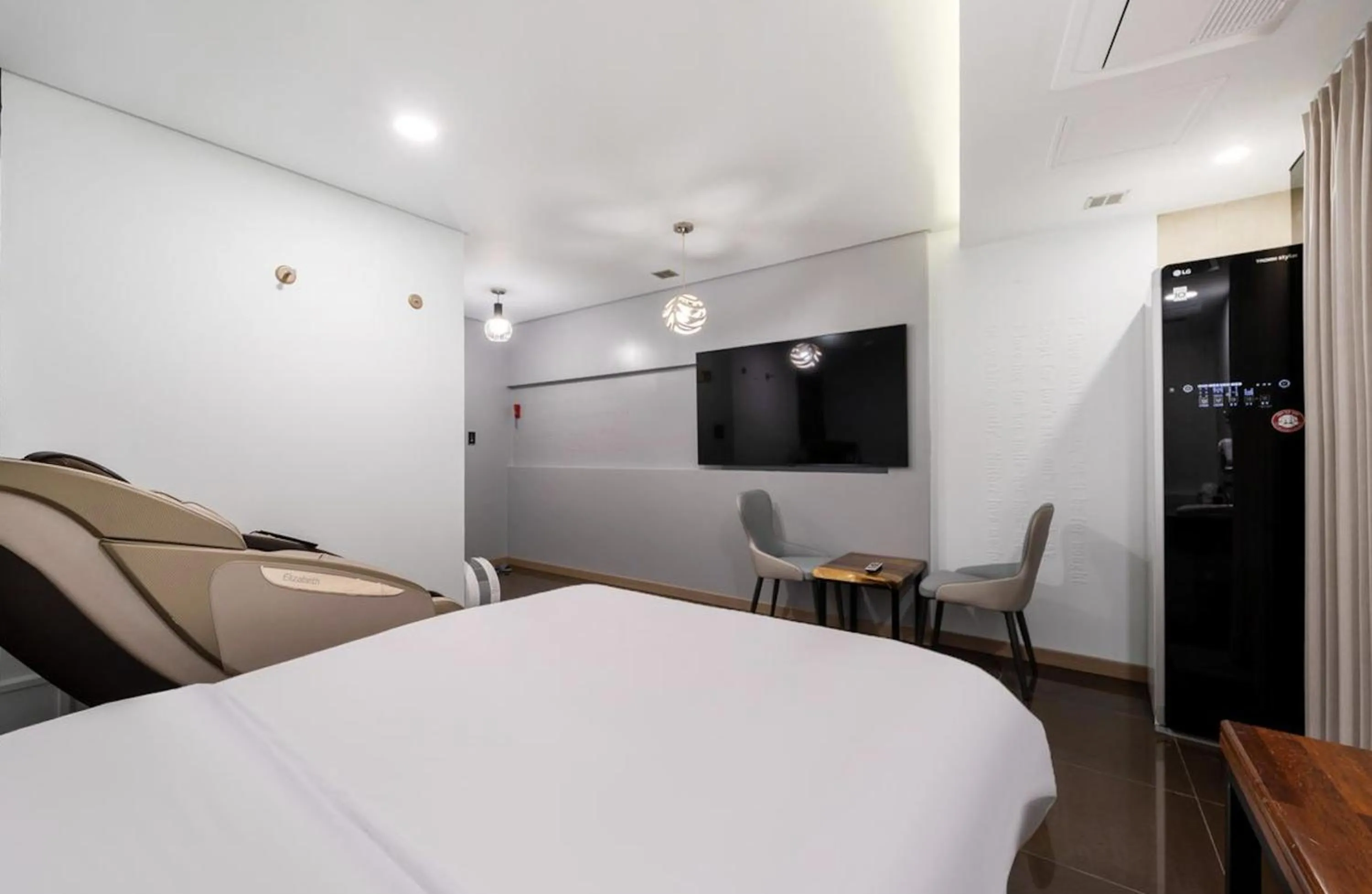 Bed in Daejeon Yuseong MAC Hotel